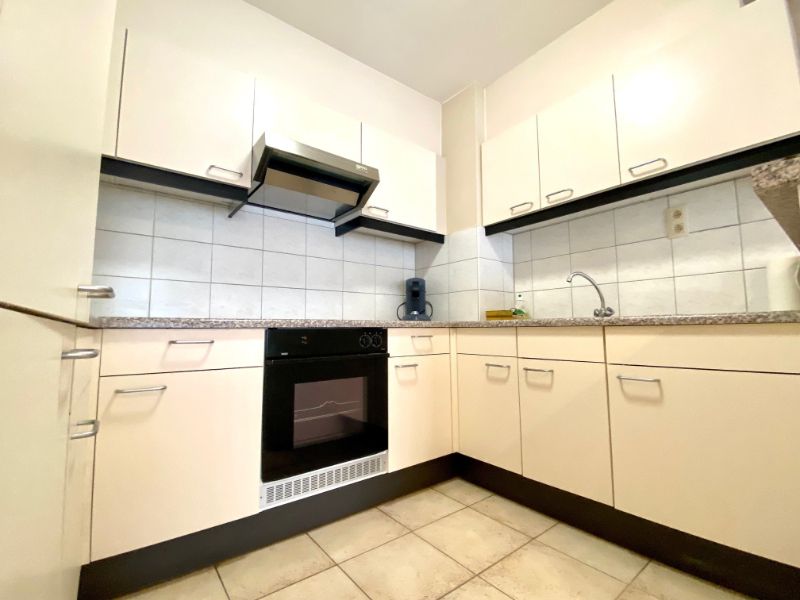 Centraal gelegen appartement met 2 kamers, kelder en garage foto 7