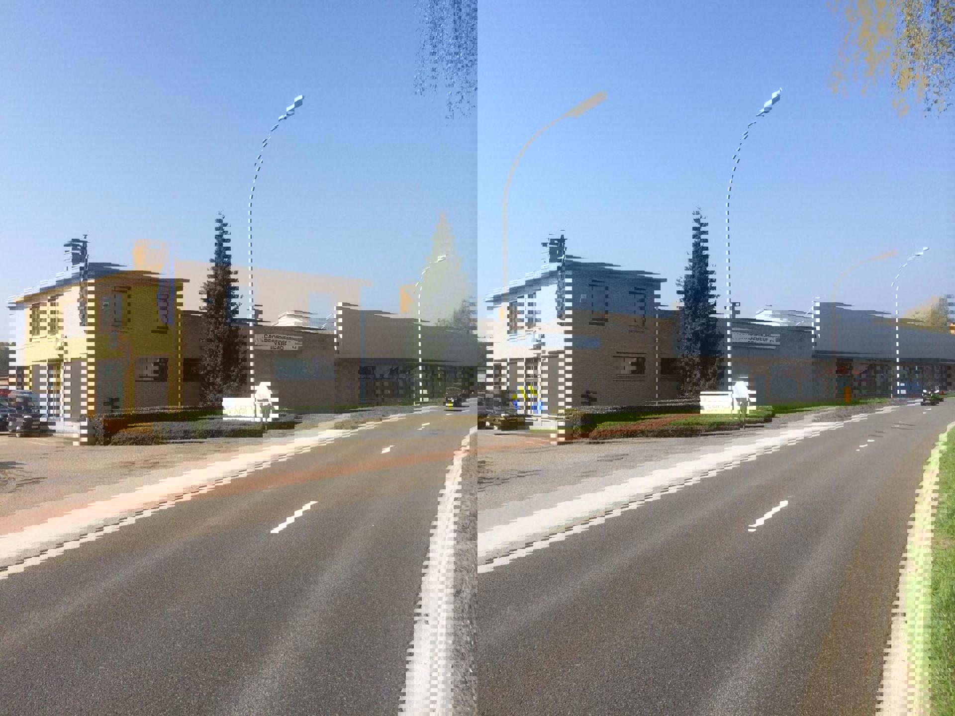 GENK TE HUUR: Grote bedrijfshal-Kantoor-Conciërgewoning foto 5