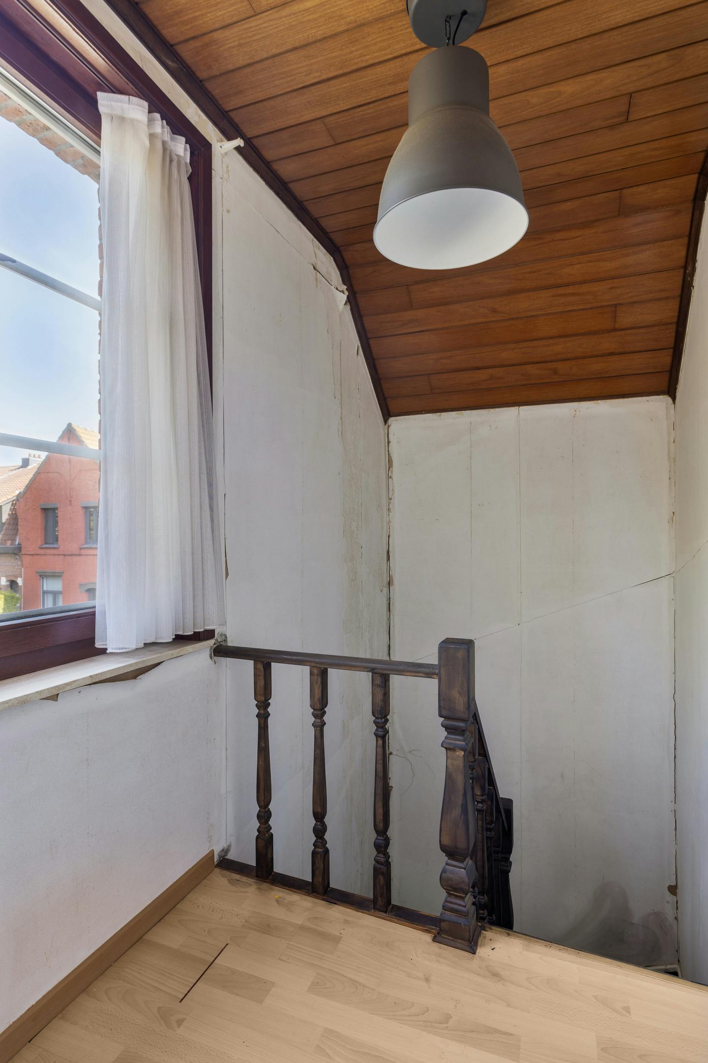 Op te frissen huis in het centrum van Kruibeke met garage foto 32