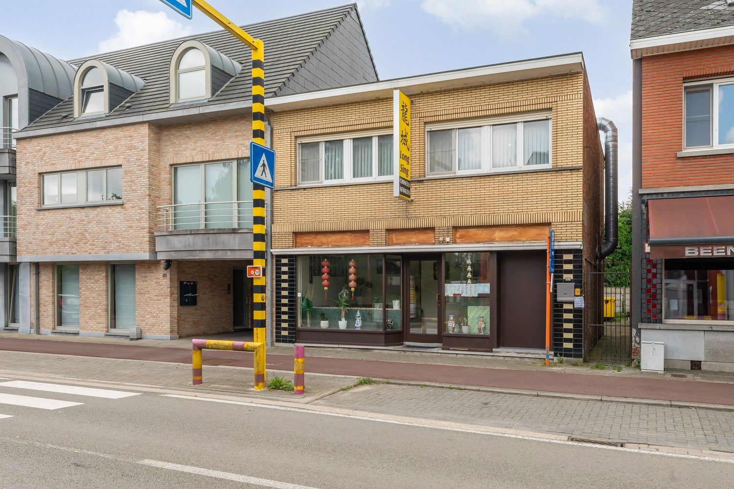 Hoofdfoto van de publicatie: Te renoveren gezinswoning in centrum Berlaar Heikant met 4 slaapkamers.