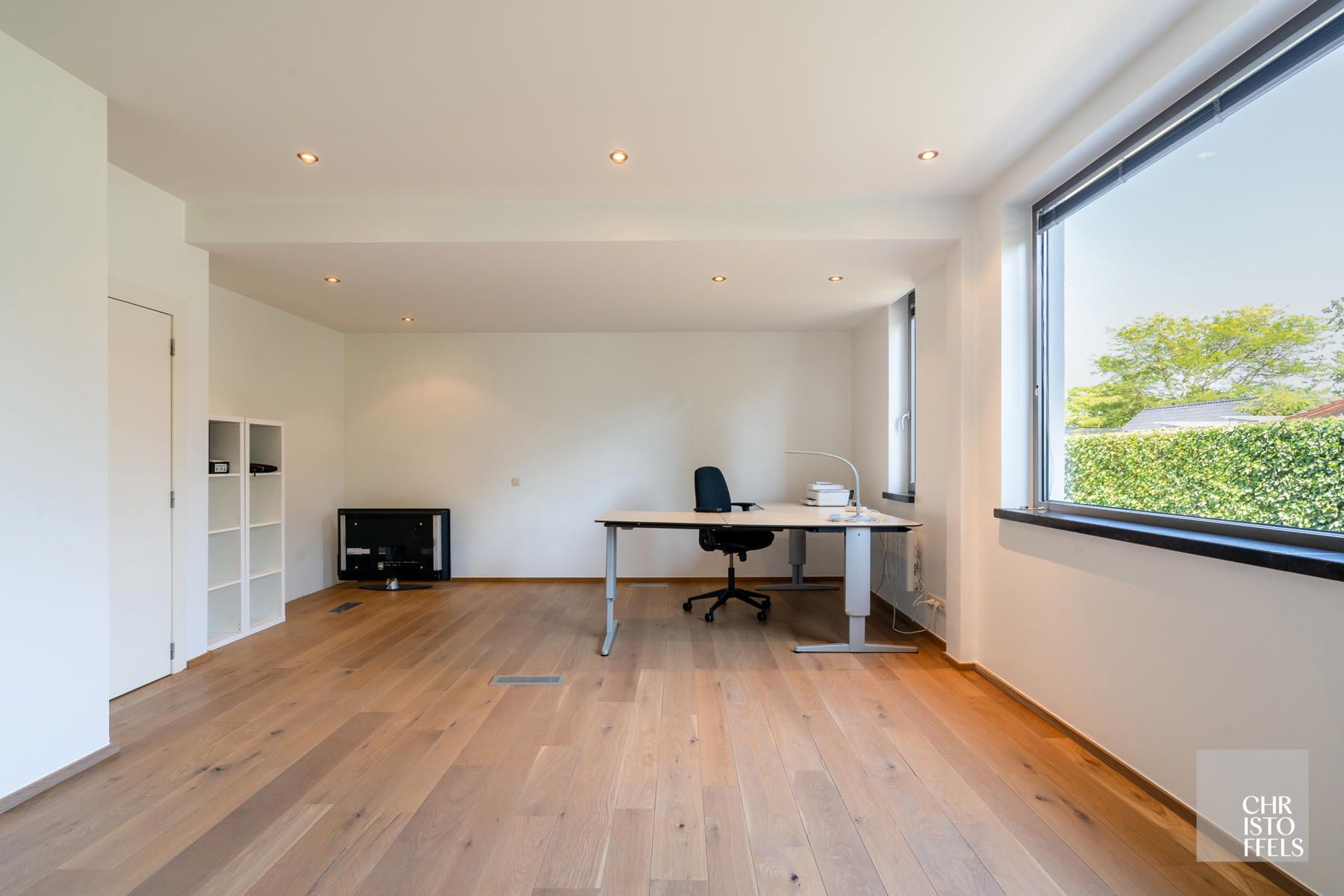 Moderne villa in residentiële omgeving!  foto 19