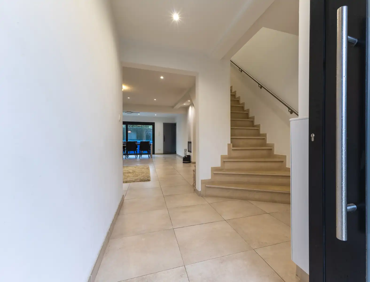 Gerenoveerde en goed onderhouden villa met 4 slaapkamers. foto 2