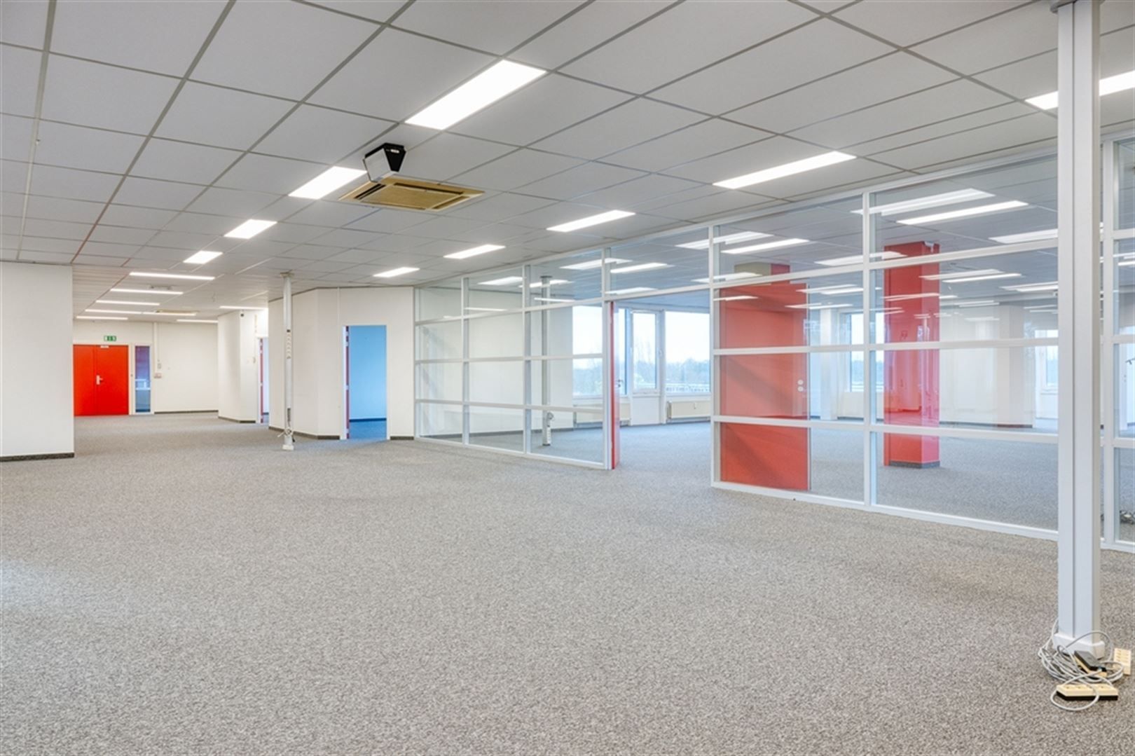 Gelegen aan het klaverblad (E40/E17) foto 11