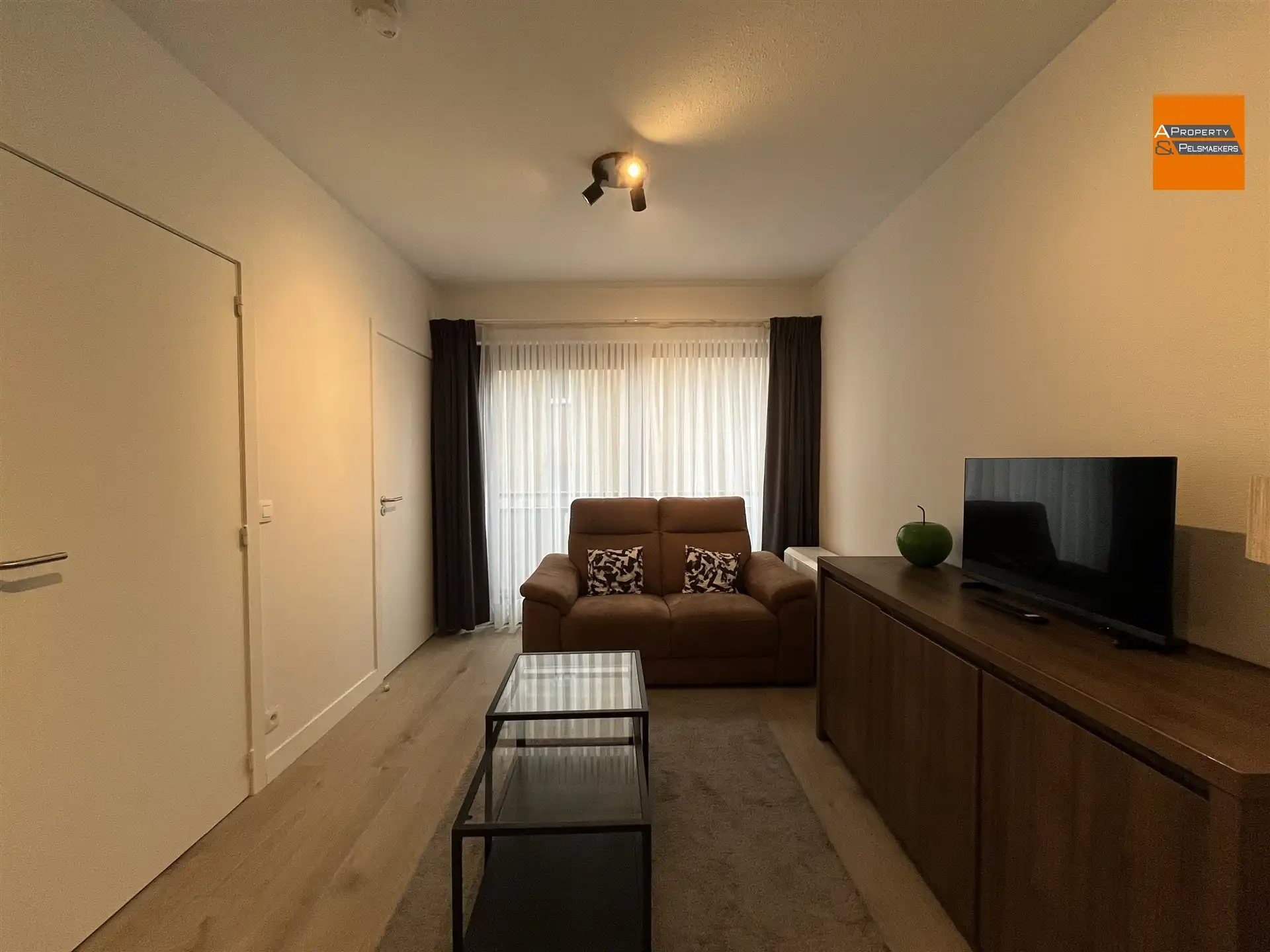 Flat 1 slaapkamer met ondergrondse staanplaats foto 2