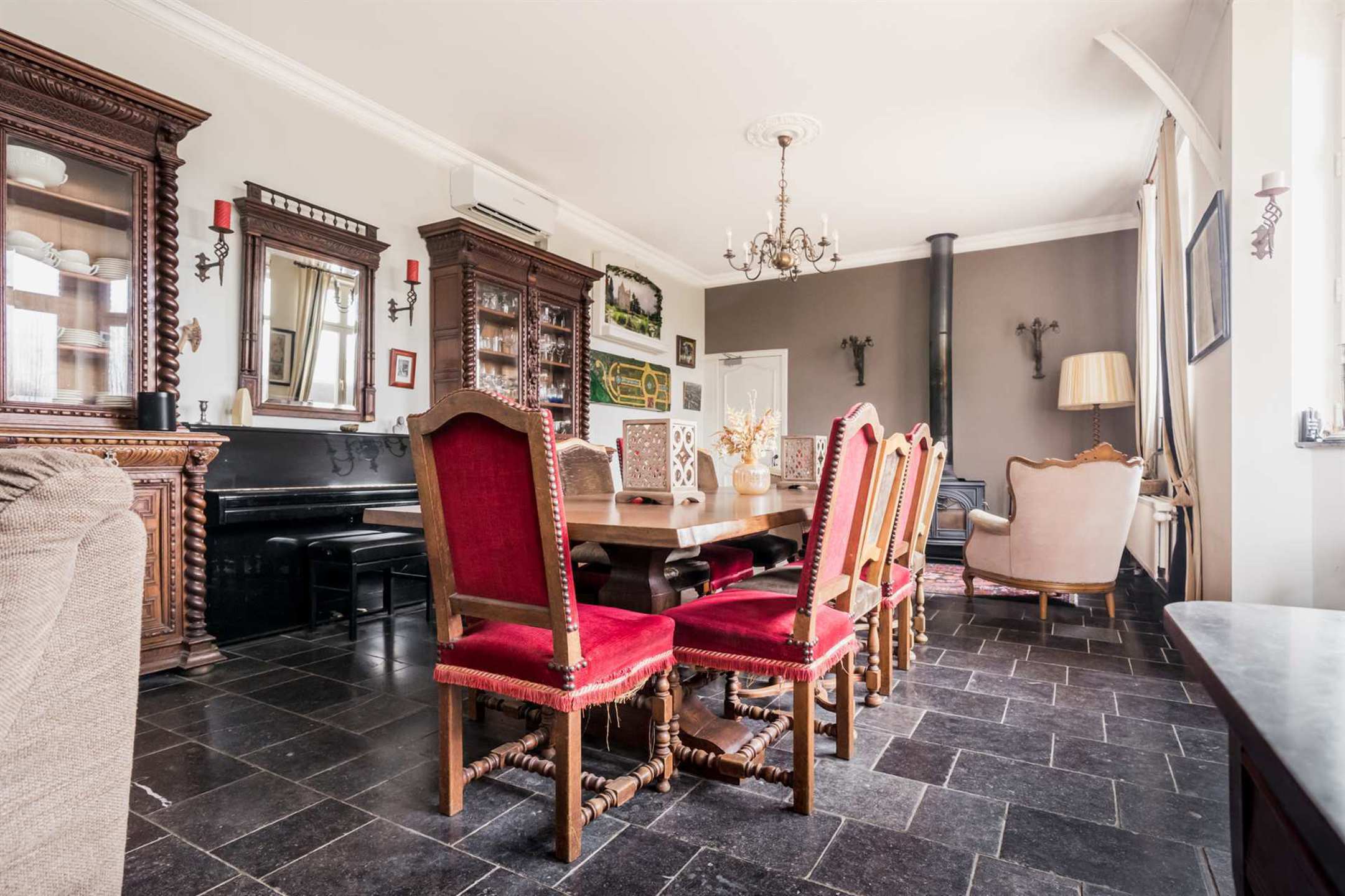 Uitzonderlijke kasteelvilla met siertuin en boomgaard foto 39