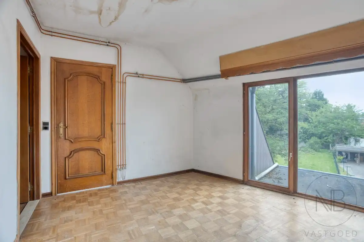 Te renoveren appartemtent met garage te koop! foto 21