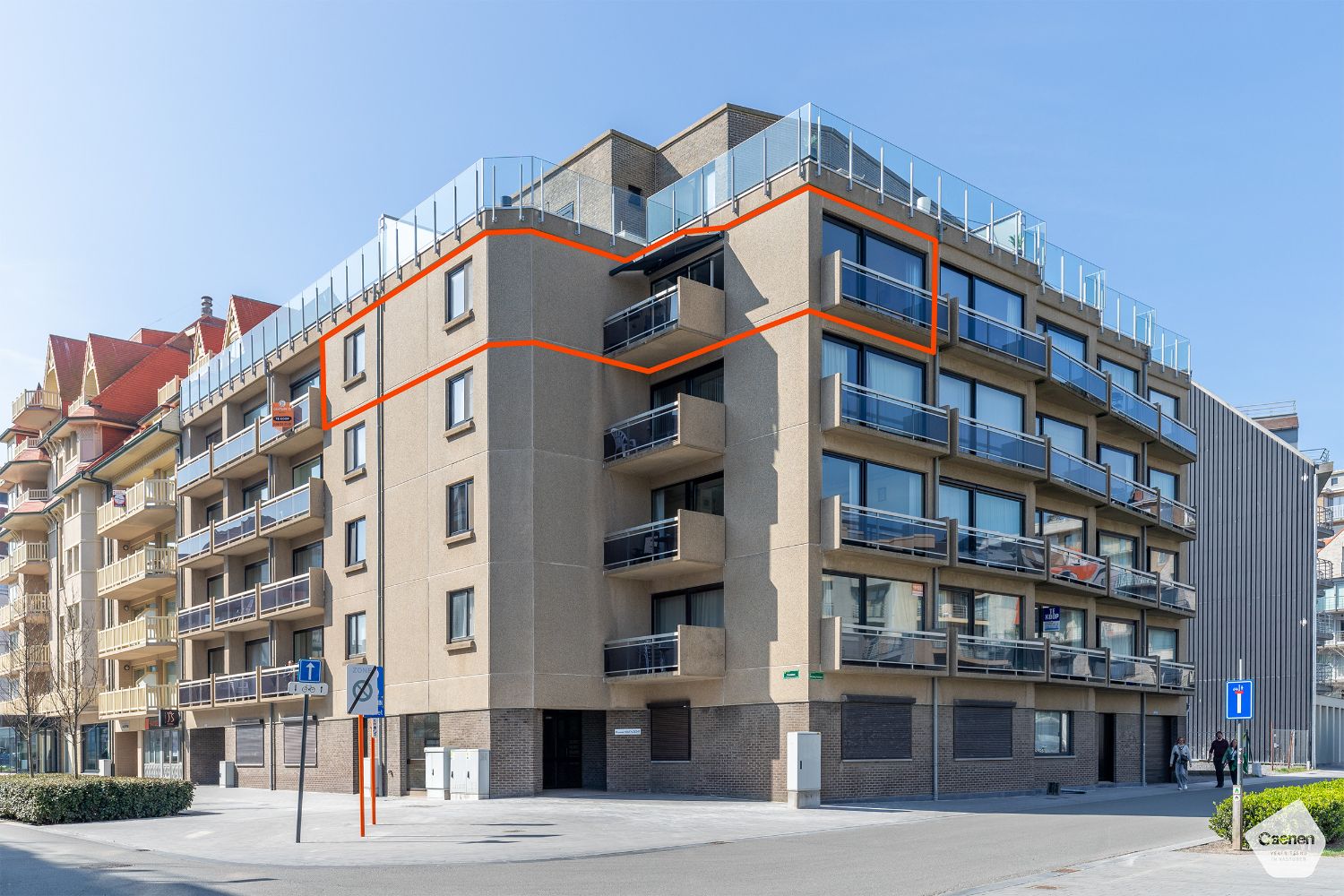 Gerenoveerd hoekappartement met 3 slaapkamers en mooi uitzicht foto 16