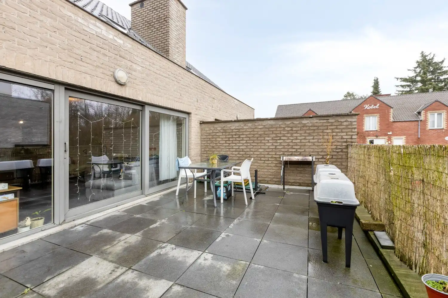 Ruim duplex appartement met 3 slaapkamers en groot terras in hartje Zutendaal foto 8