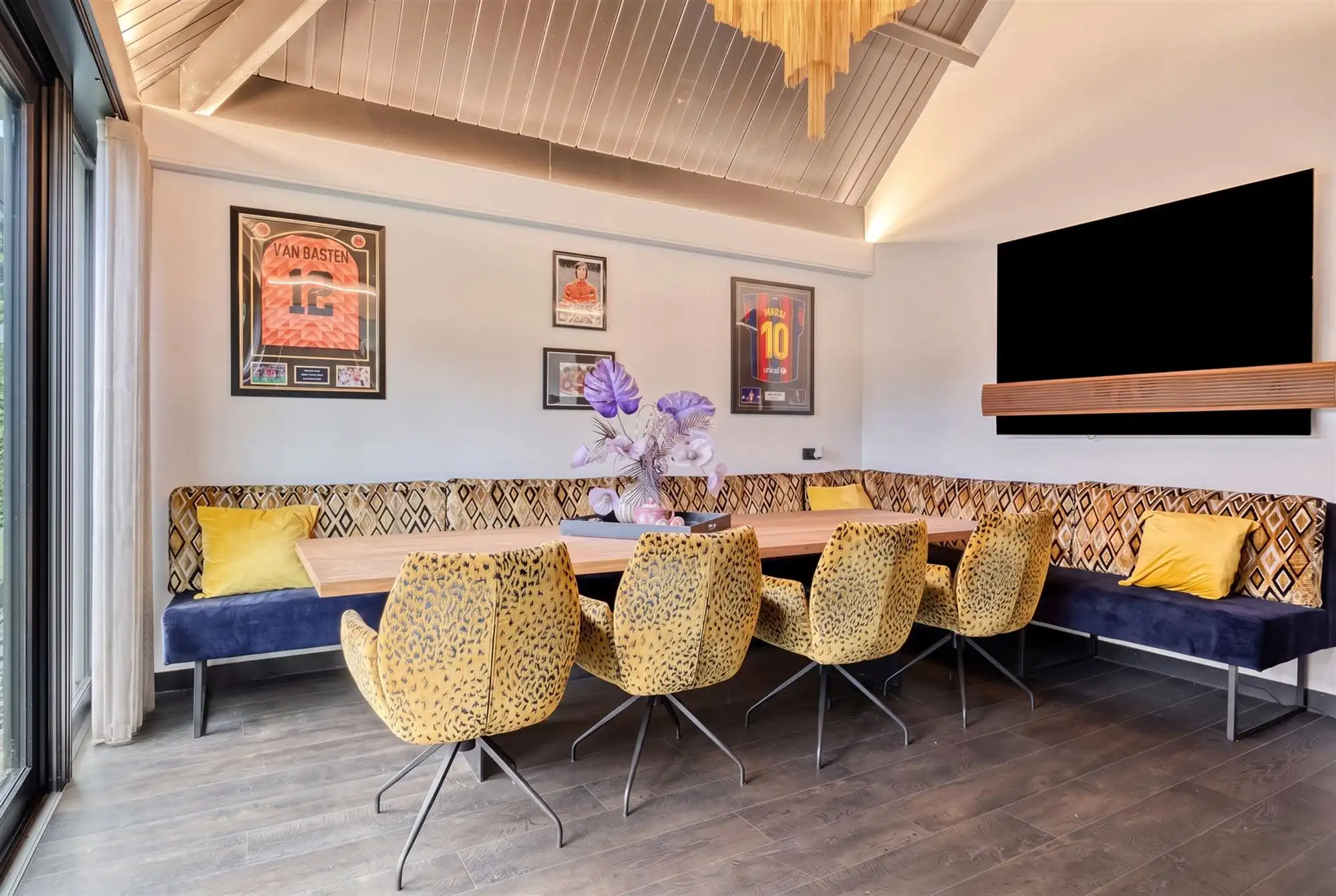 Knappe duo-villa op 8.843 m² in villawijk aan NL-grens. foto 23