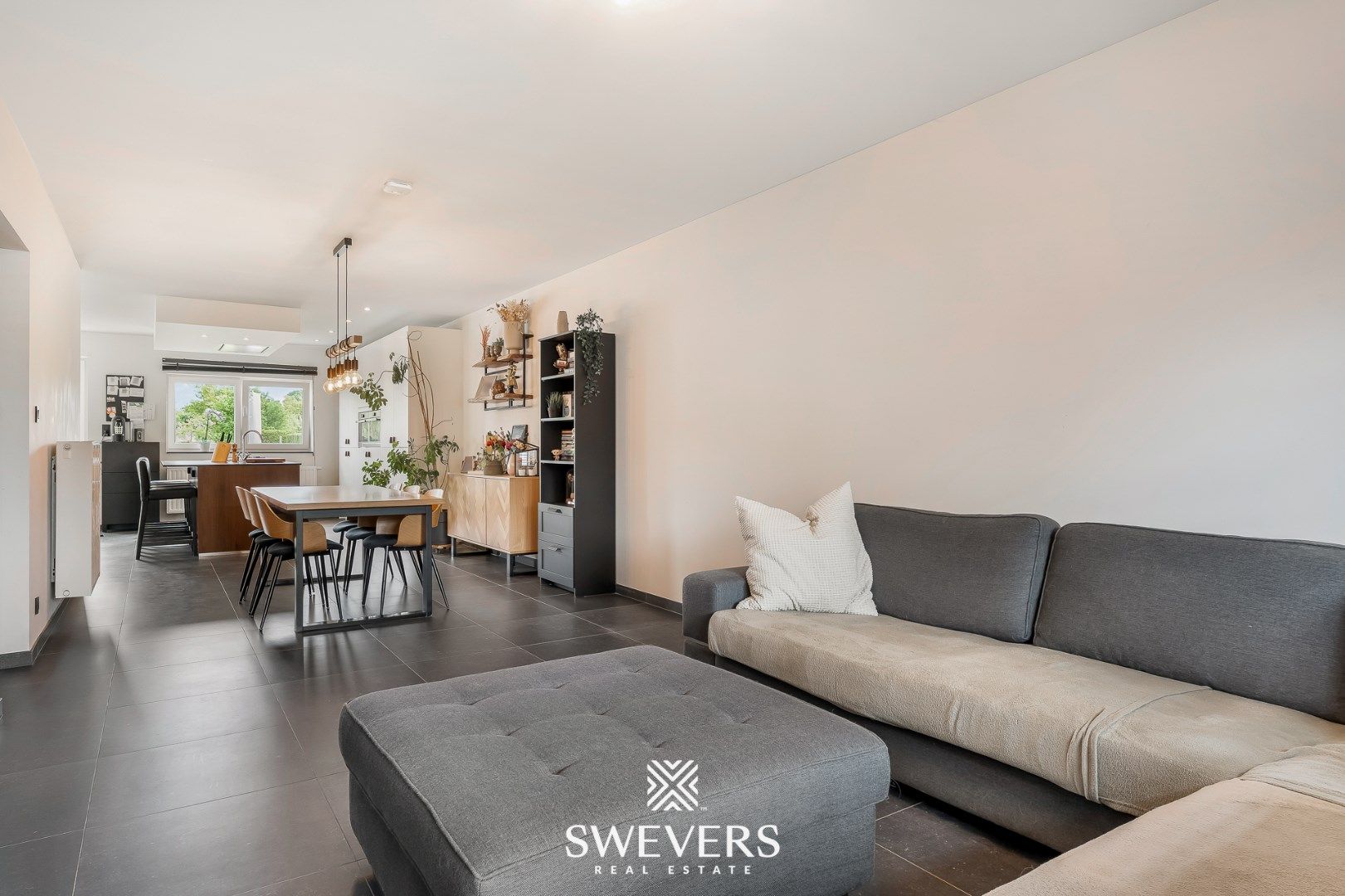 Gerenoveerde rijwoning met 4 slpk & tuin te Sint-Truiden foto 9