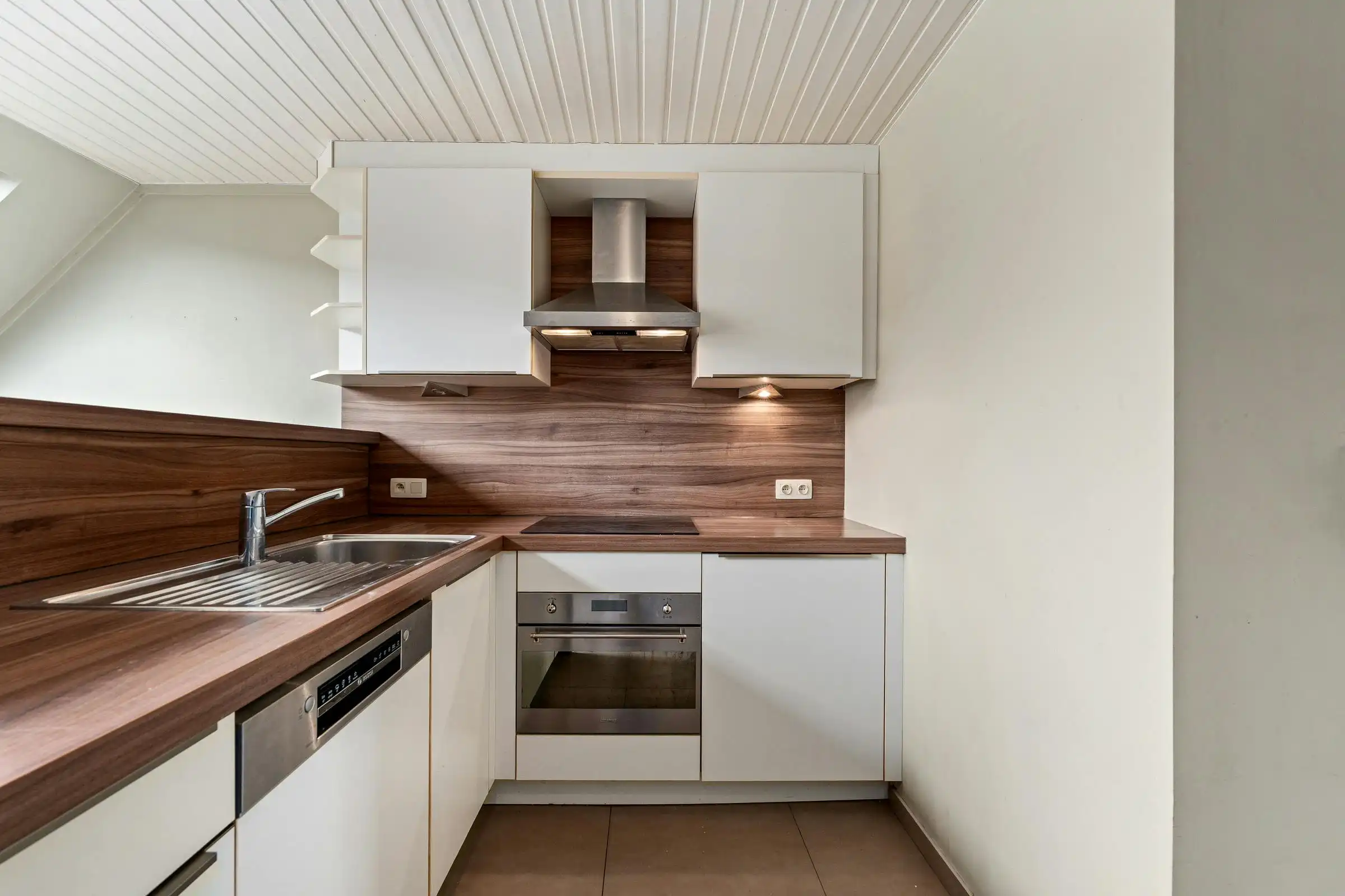 Dakappartement (81m²) met 1 slaapkamer in centrum Roeselare foto 4