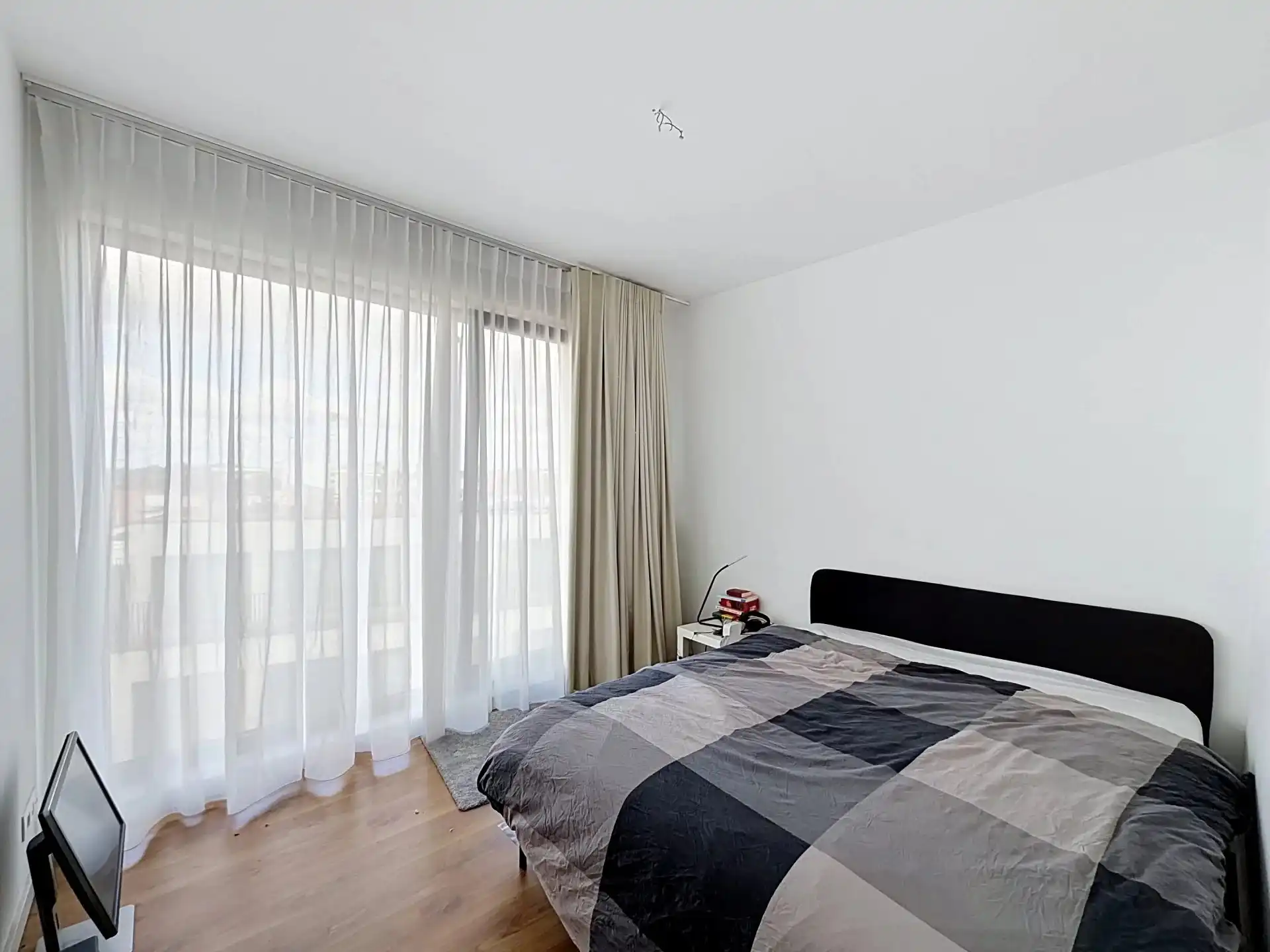 Modern appartement met 1 slaapkamer, ondergrondse staanplaats en berging op toplocatie. foto 11