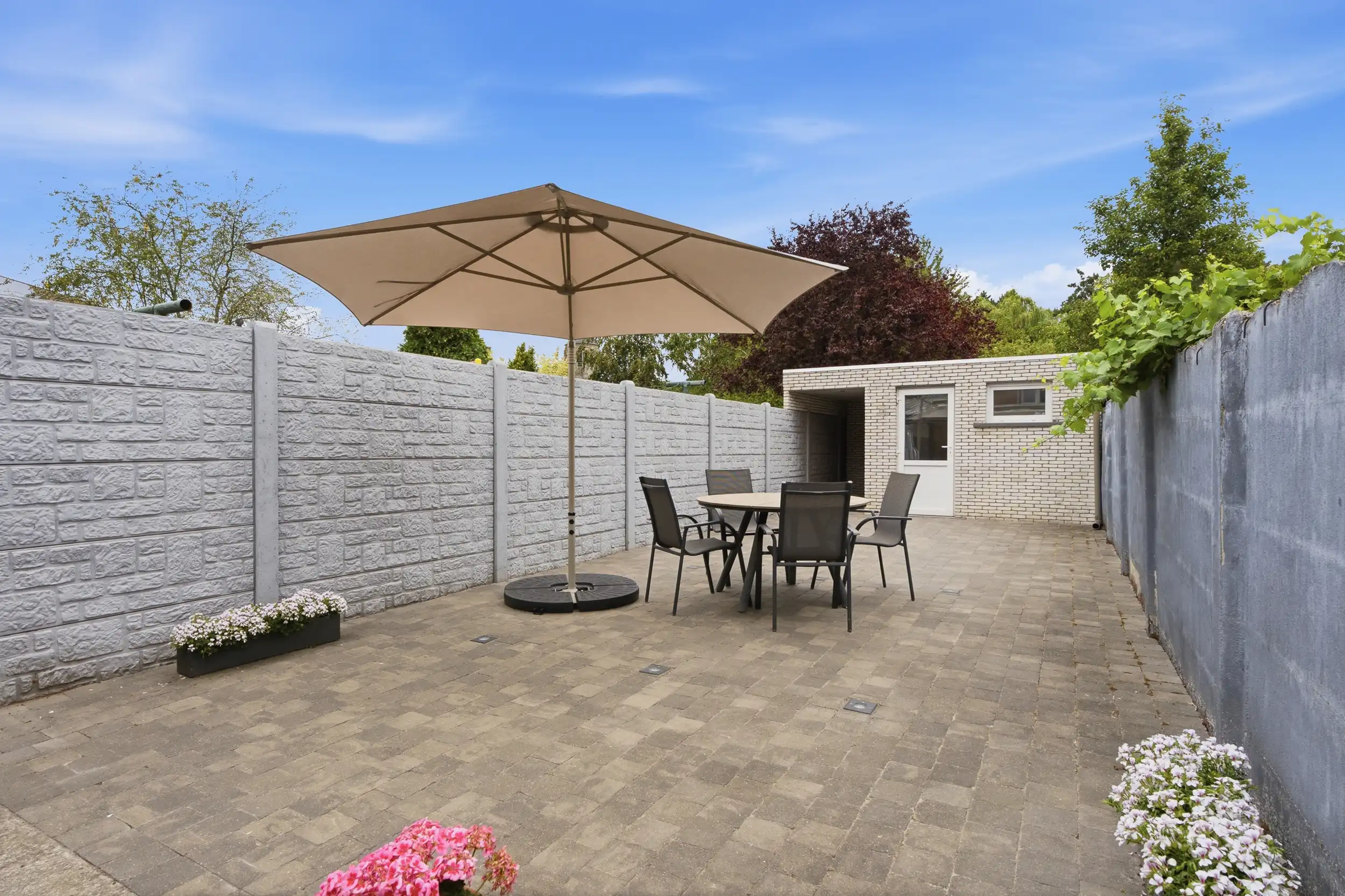 Instapklare woning in het centrum van Zele foto 14