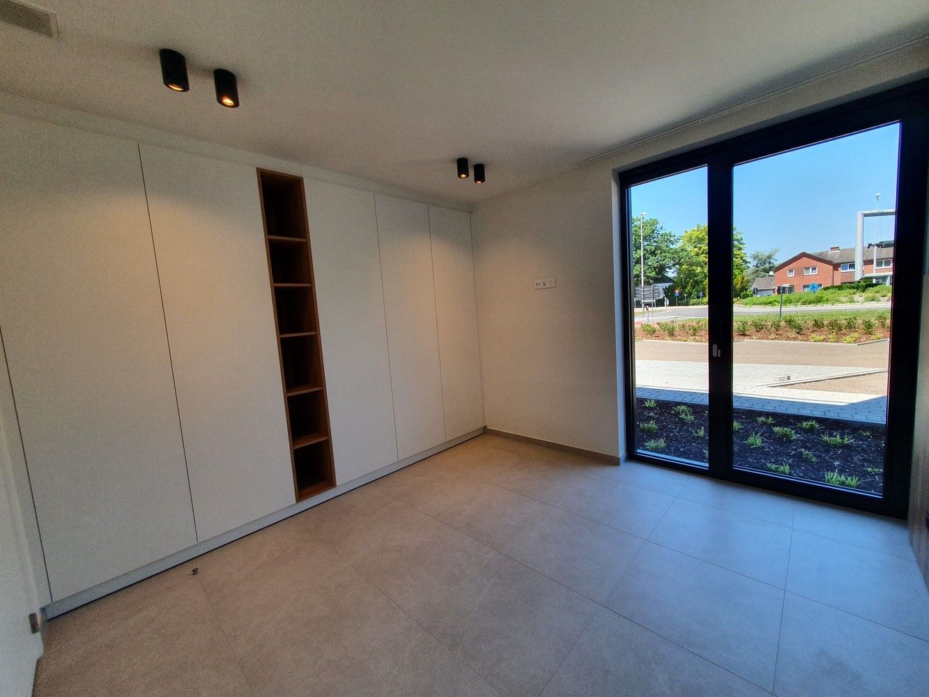 Luxueus nieuwbouwapp met 2 ruime slks, een prachtige terras met een tuintje, staanplaats en berging. foto 11