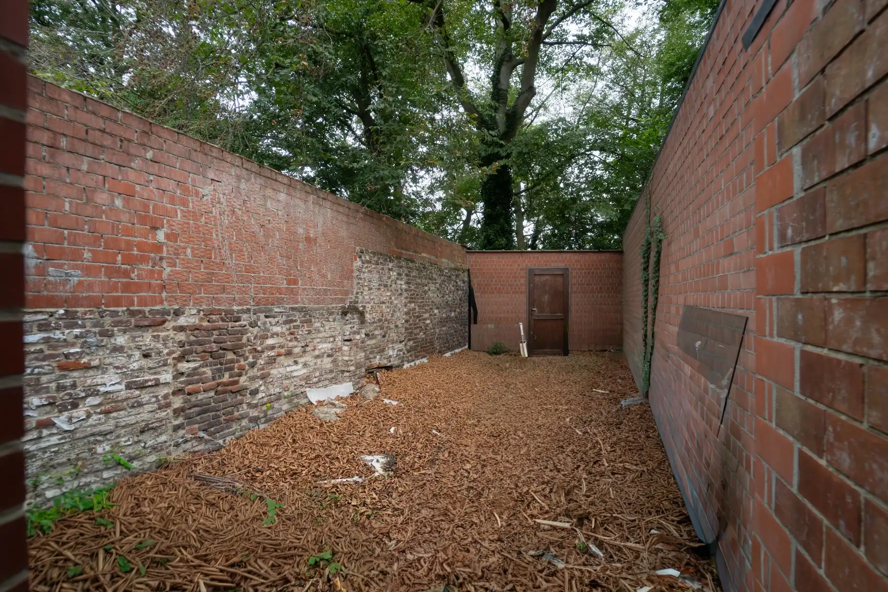 Zeer bereikbaar handelspand (119m²) met meerdere open ruimtes en tuin in Zwijnaarde foto 4