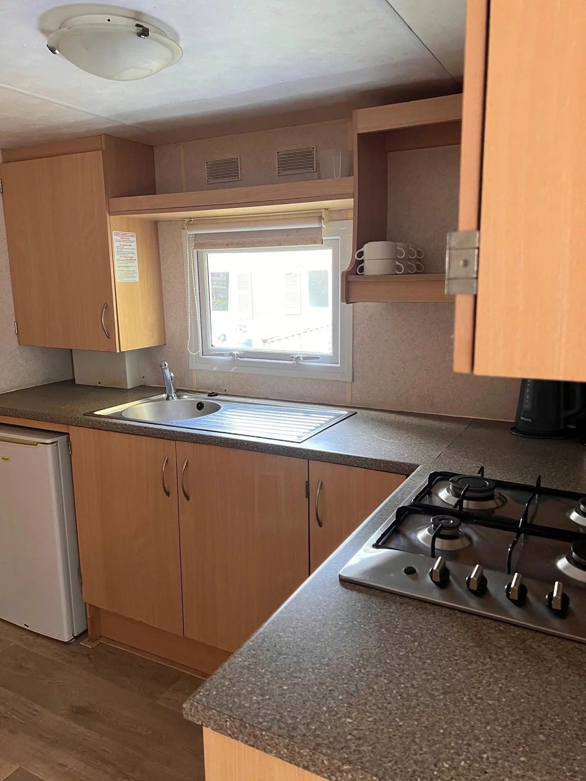 Stacaravan te Zilverstrand voor 8 personen met tuinhuis en terras. foto 17