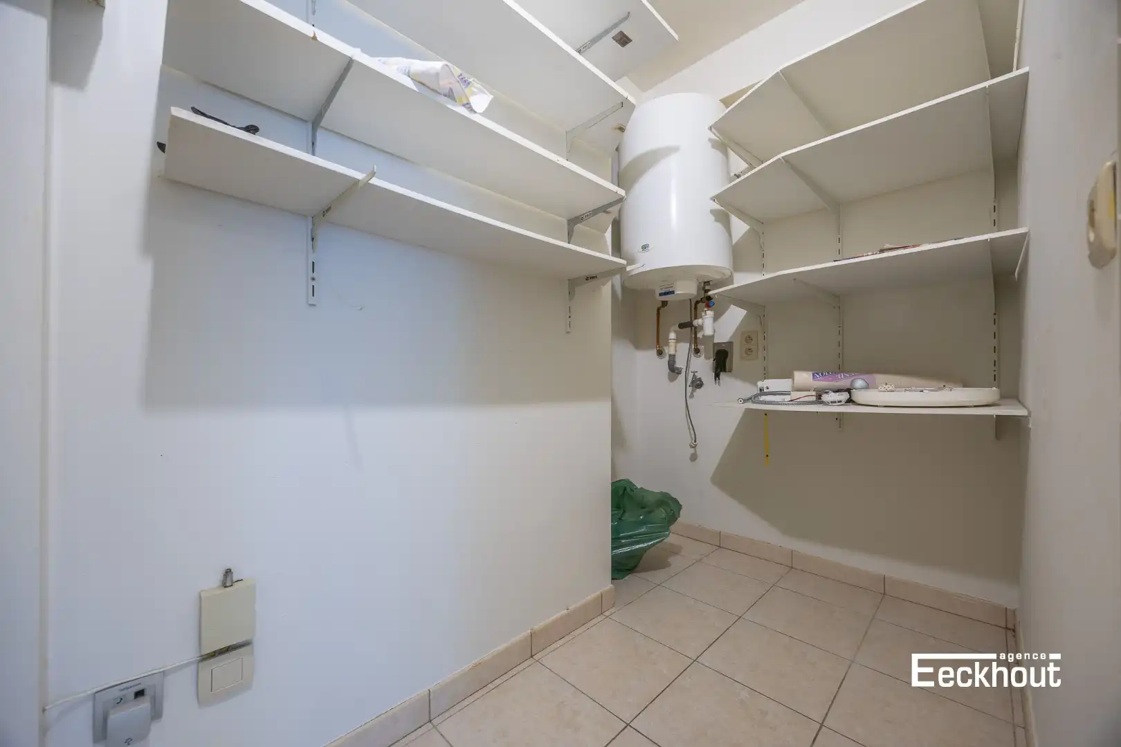 Instapklaar 2 slaapkamer appartement met terras in Oostende foto 7