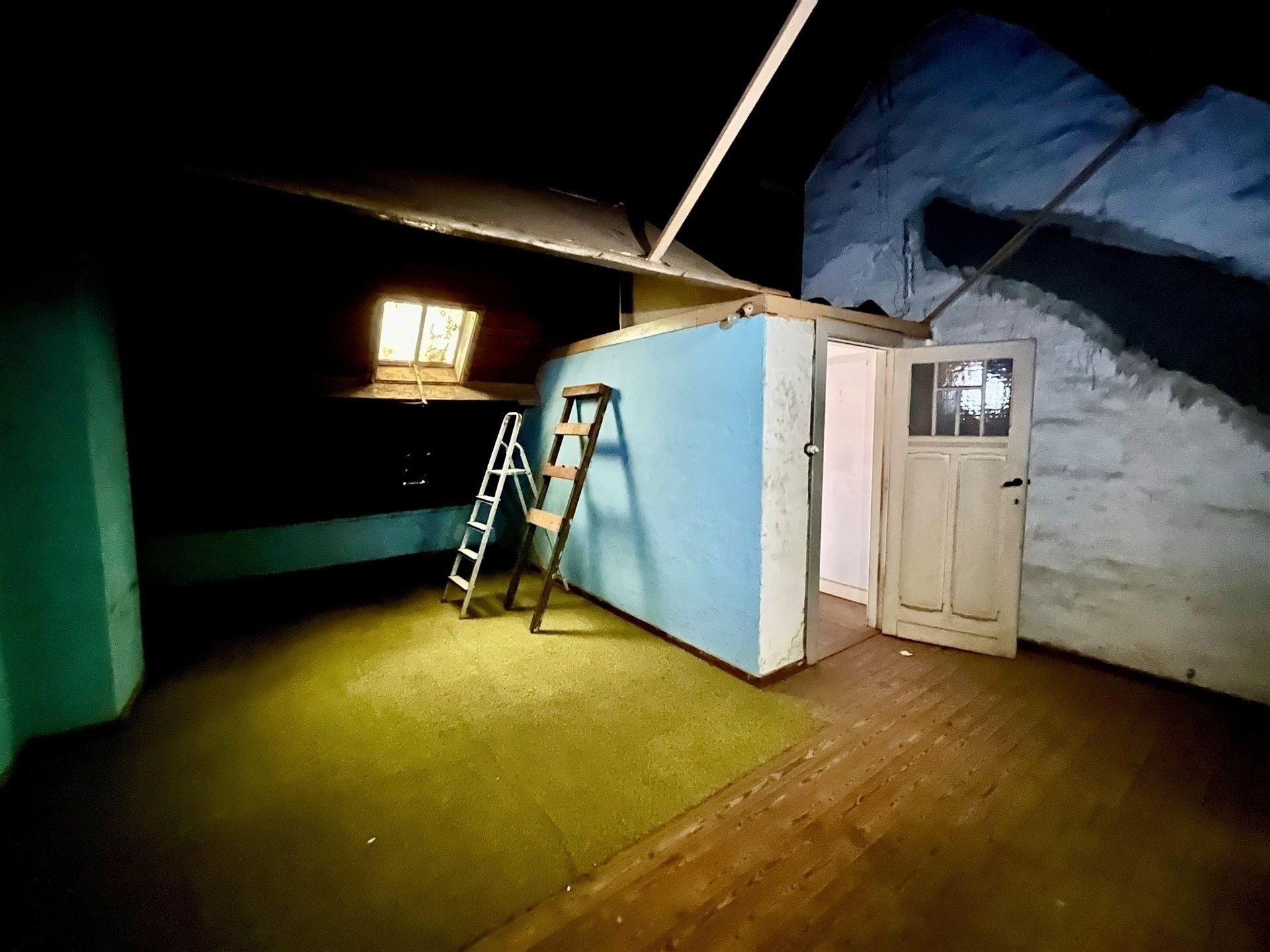 Totaal te renoveren gezinswoning met garage. foto 14