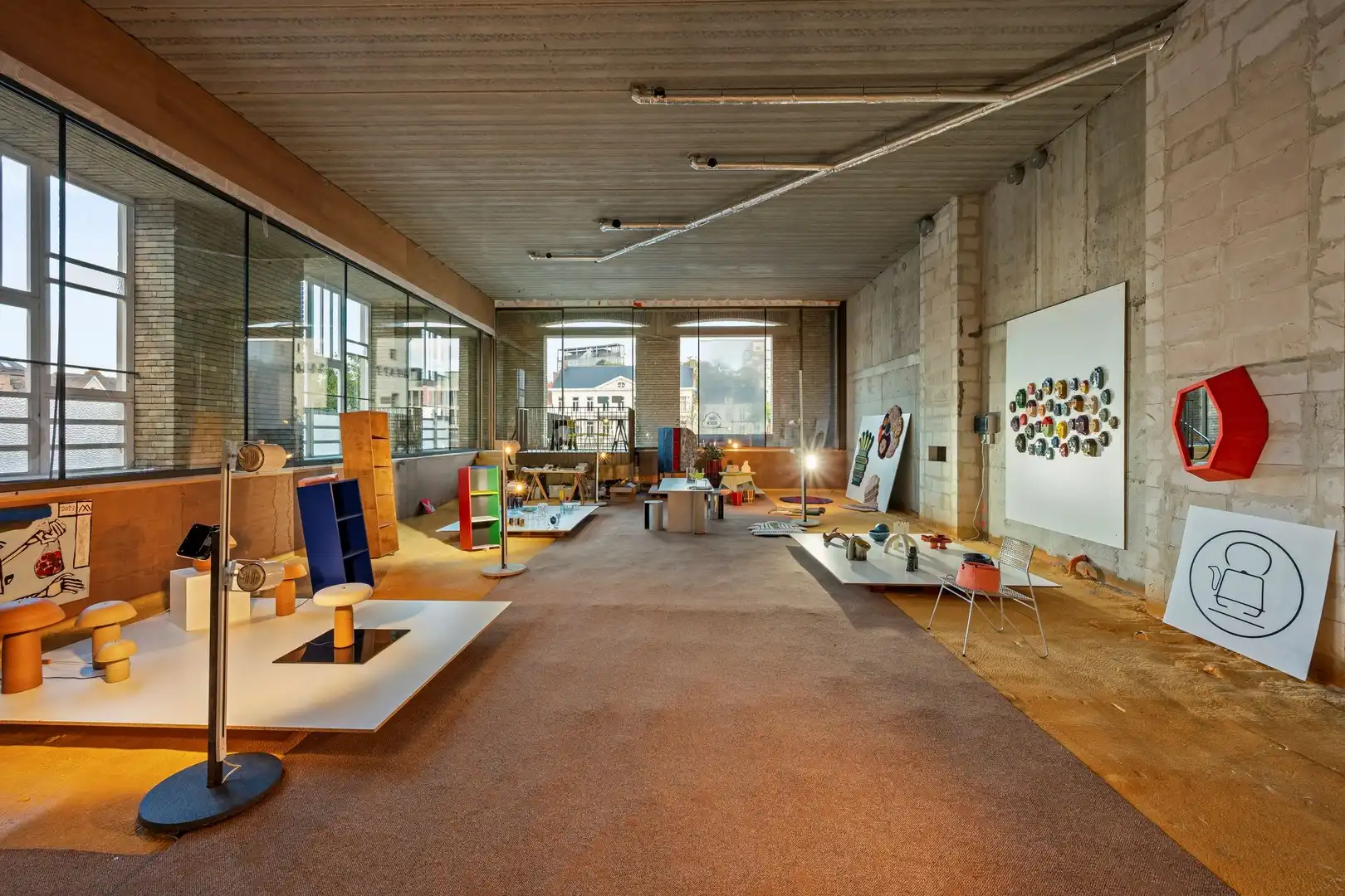 Unieke casco handelsruimte op een hoek van 150m² op een topligging aan de Broeltorens in Kortrijk foto 2