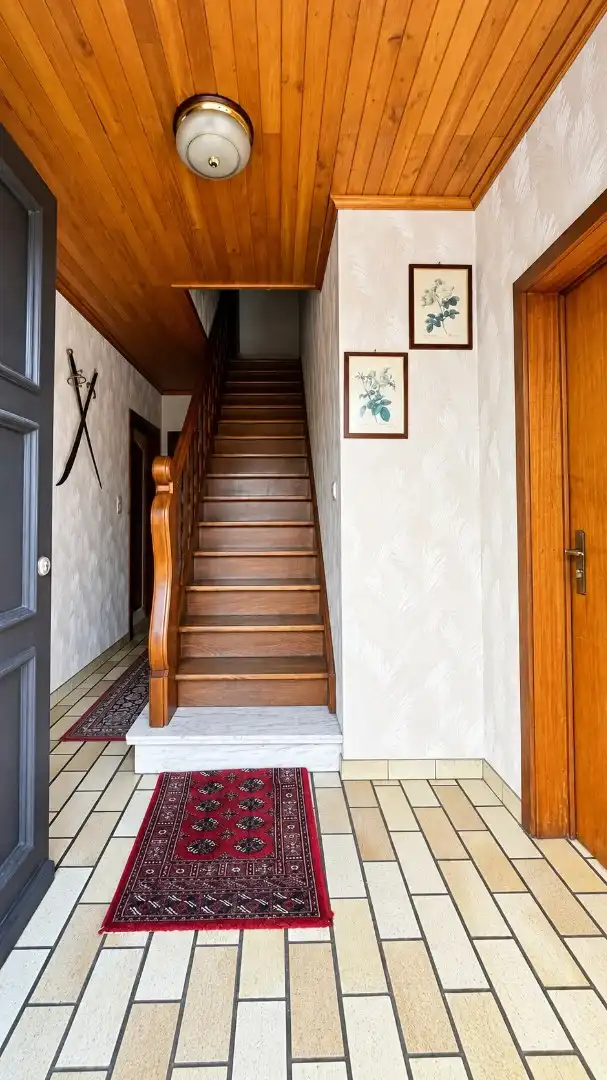 Ruime woning met 5 mogelijke slaapkamers, 2 badkamers, grote garage, ... 641 m² foto 7