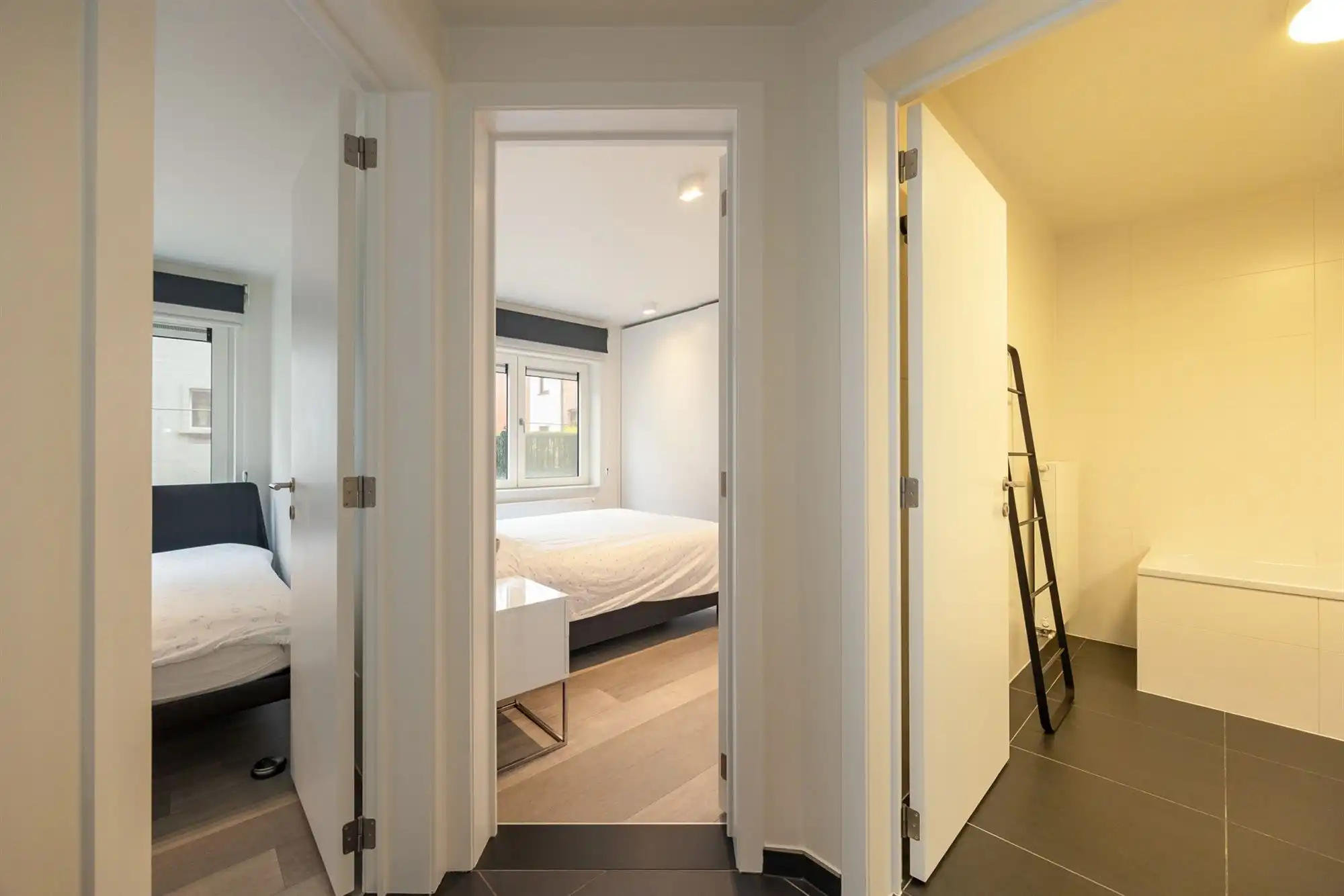 Instapklaar gelijkvloers appartement met tuin en carport foto 10