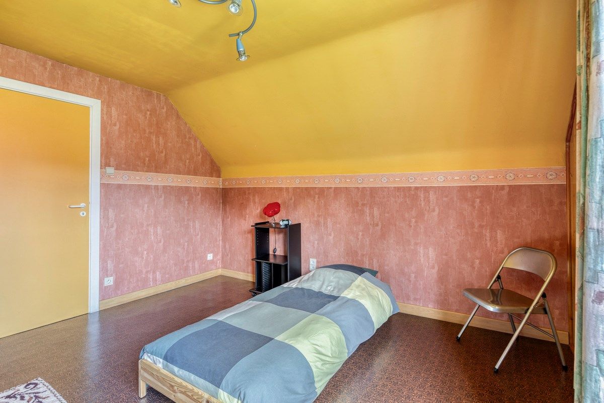 Rustig gelegen woning met oa 4 slpks op een mooi breed perceel van 21 are. foto 22