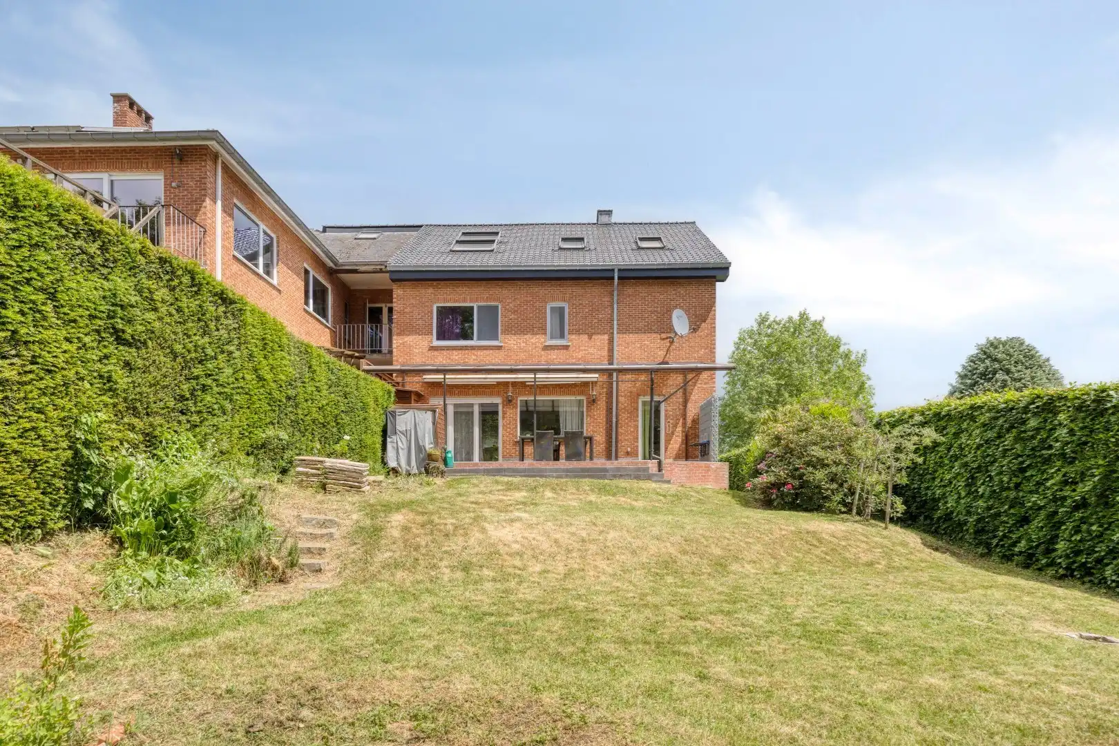 Ruime woning met 6 slaapkamers - EPC B! foto {{pictureIndex}}