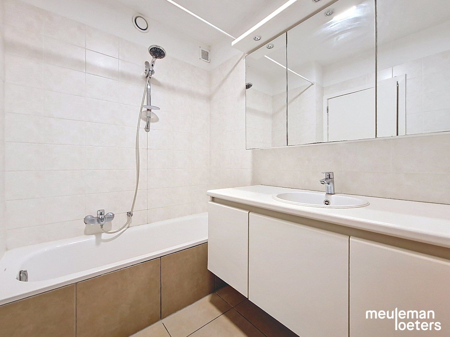 Ruim en instapklaar appartement met 2 slaapkamers foto 12