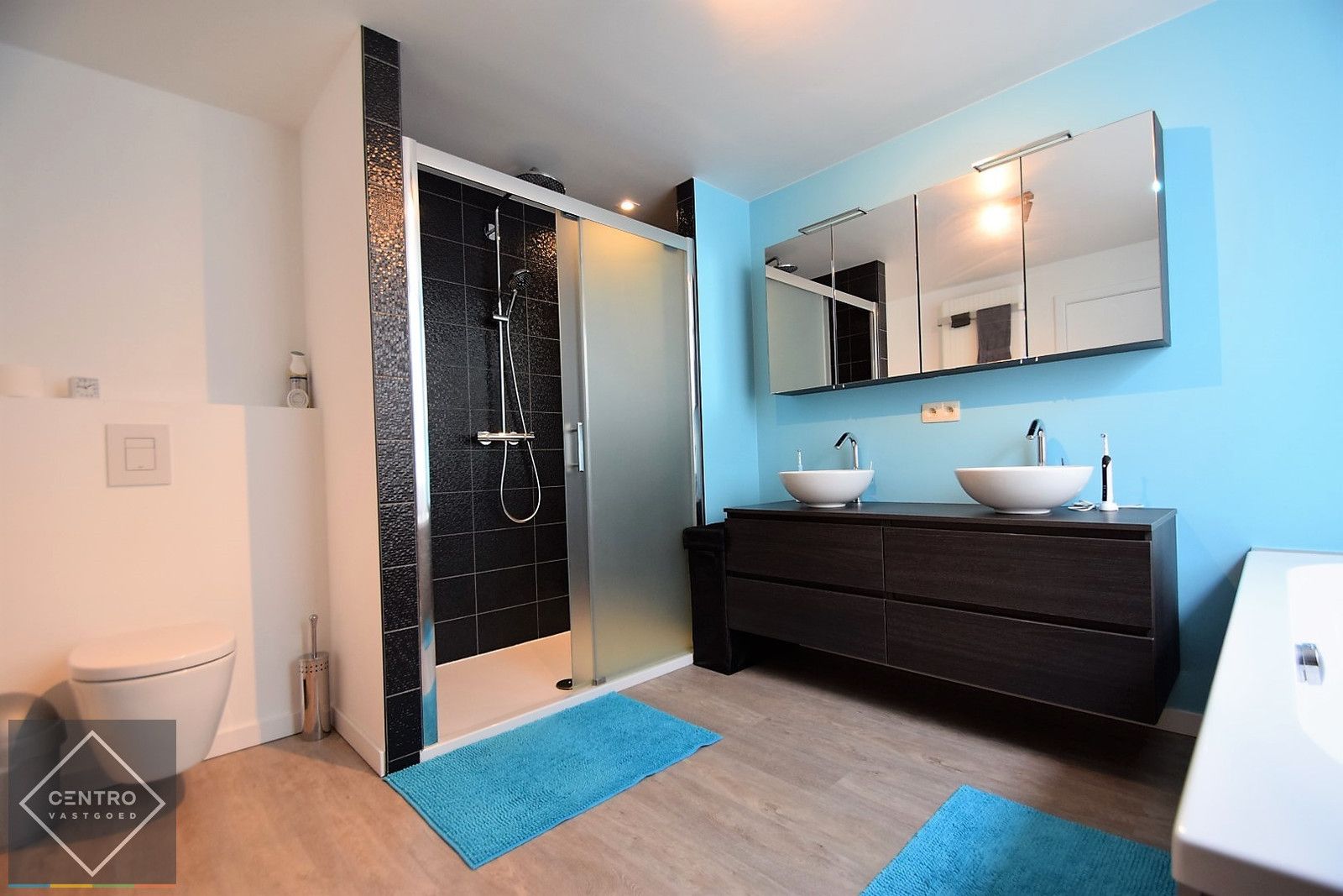 Volledig gerenoveerde woning met 3 slpks en leuke tuin! foto 12