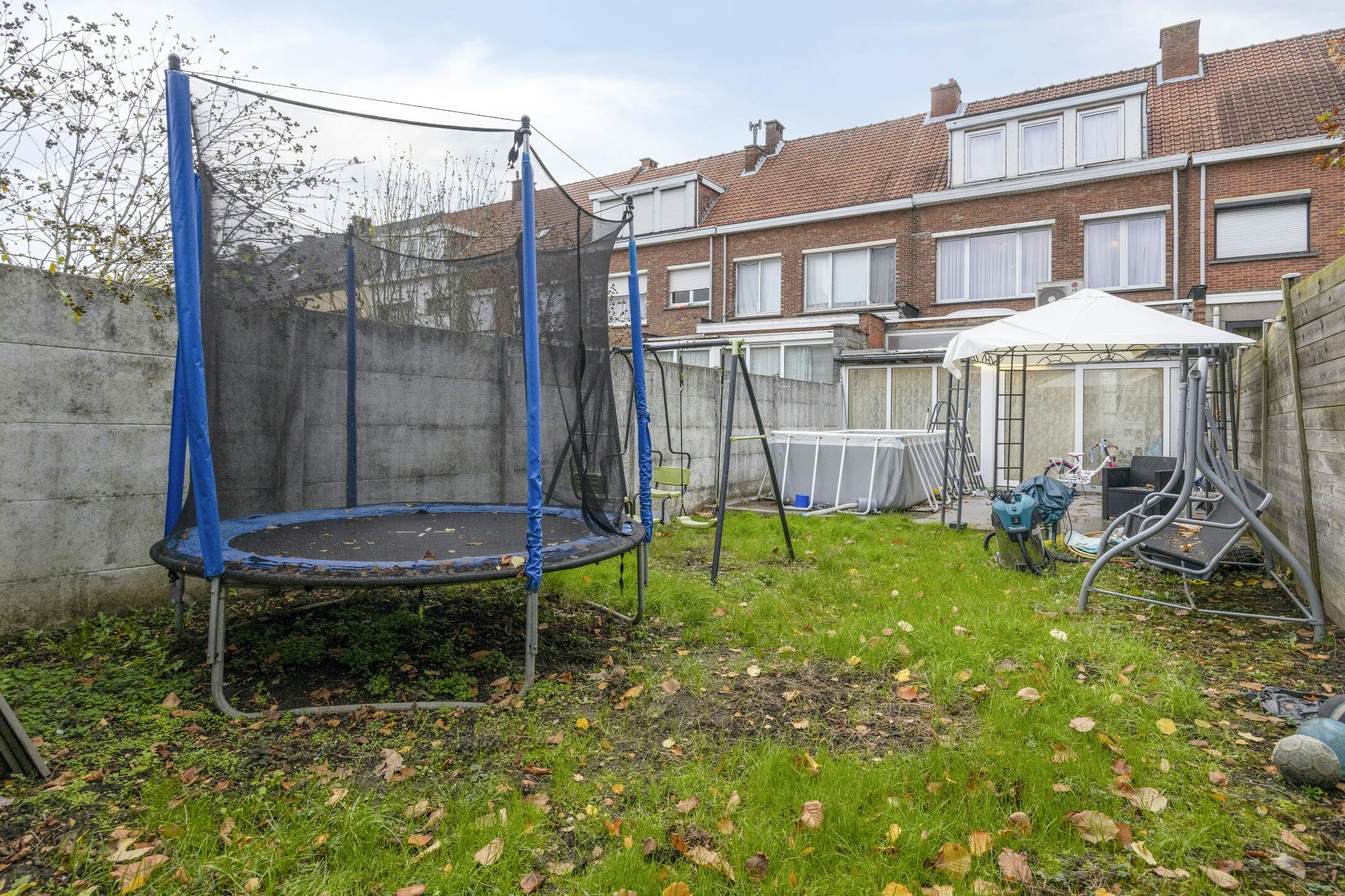 Huis met 6 slaapkamers  en tuin te koop in Merksem! foto 19