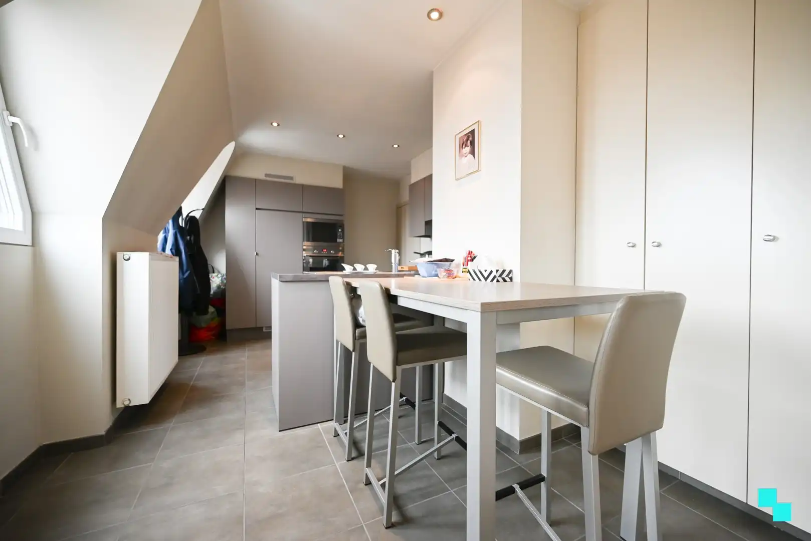 Riant dakappartement in hartje Izegem met panoramisch zicht foto 9