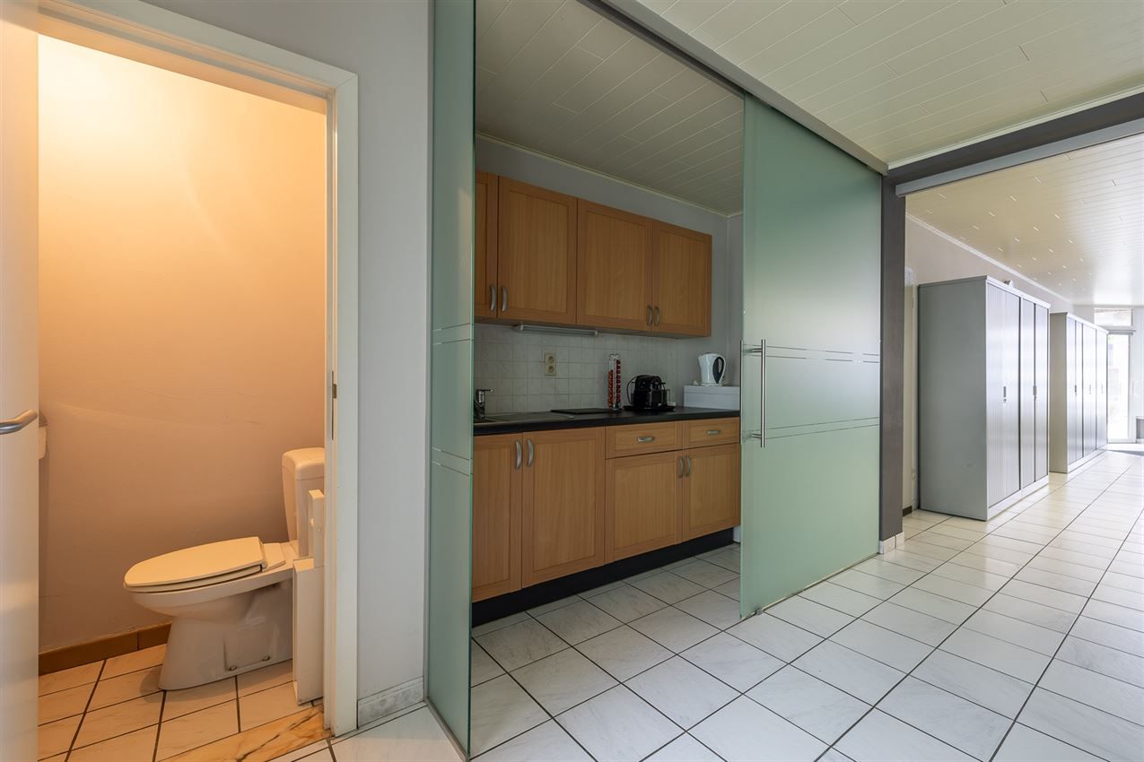 Verzorgd gebouw met handelszaak en 2 apt foto 53