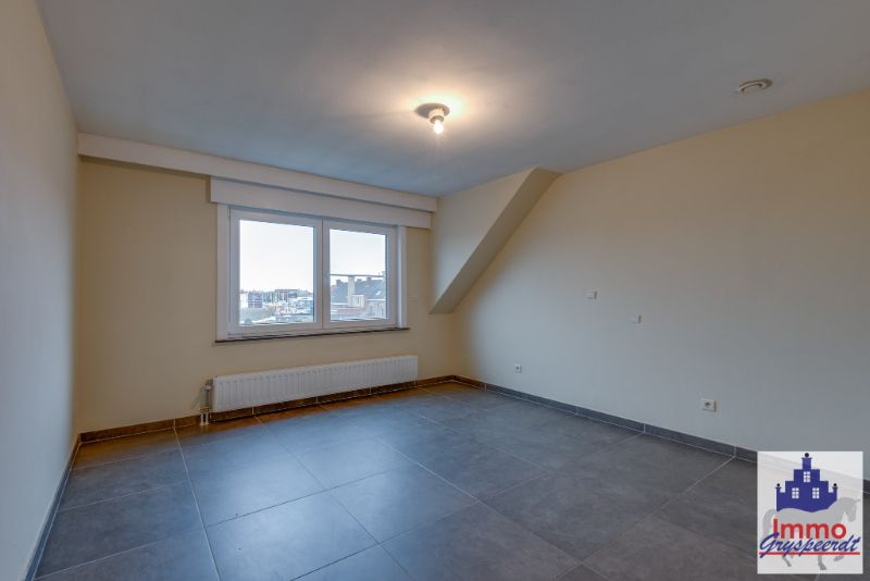 Roeselare nabij het stadspark :gezellig 2 slpk instapklaar appartement met terras foto 8