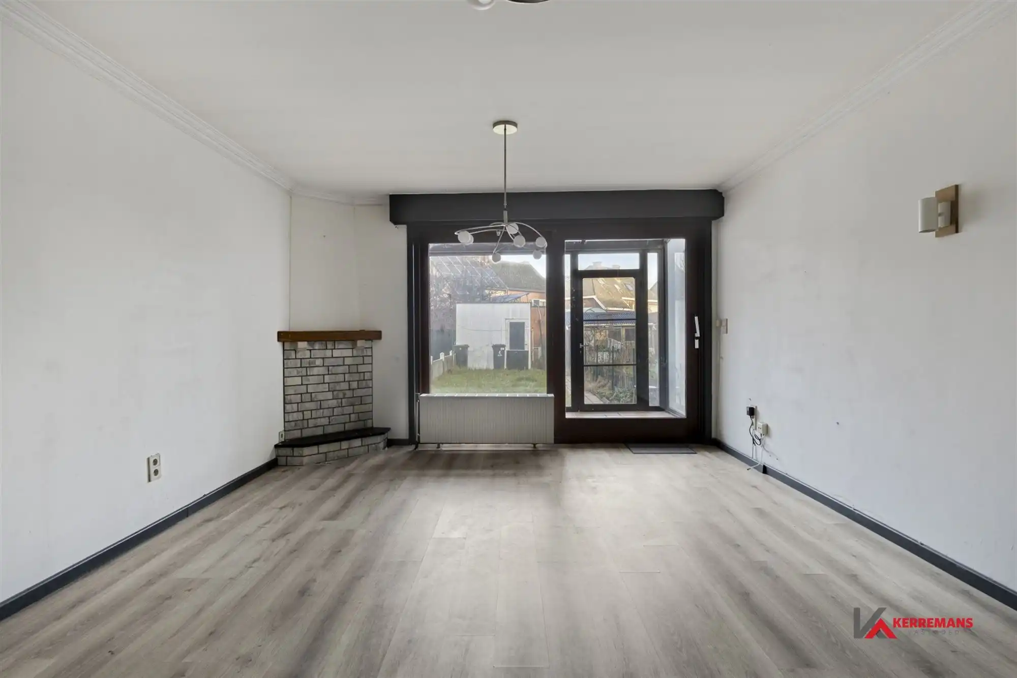 Woning met 2 slaapkamers, tuin en garage.  foto 7