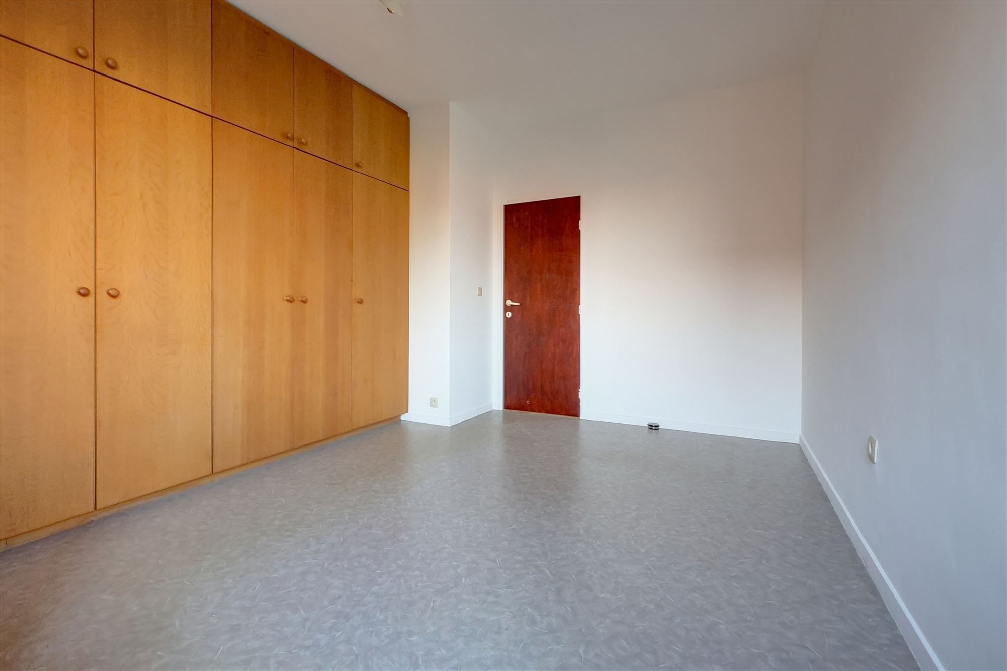 Gerenoveerd 2 slpk appartement met een rustig terras op Linkeroever! foto 7