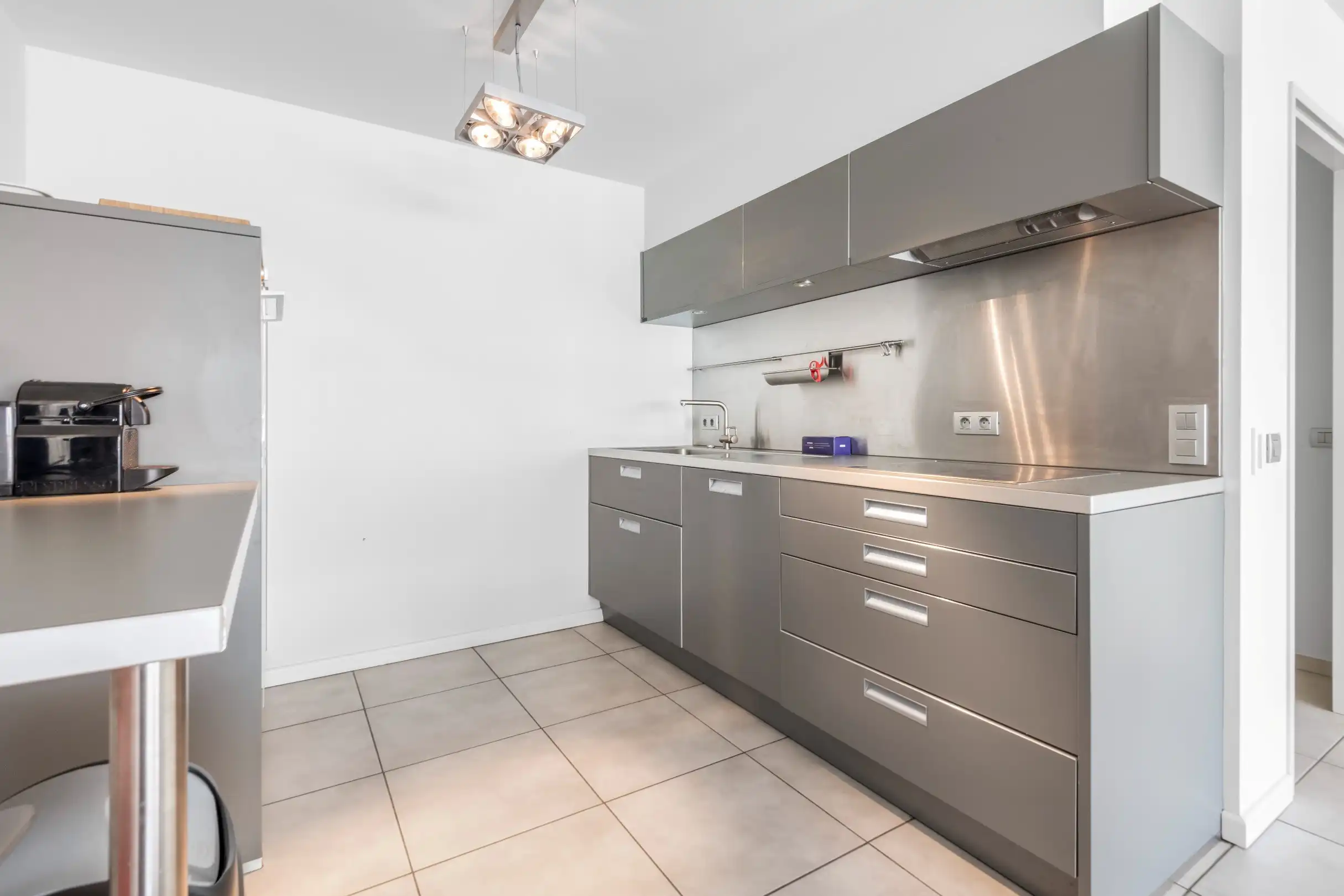 Mooi, instapklaar appartement gelegen vlakbij de Dumortierlaan en de Zeedijk. Inpandige garage te koop ! foto 9