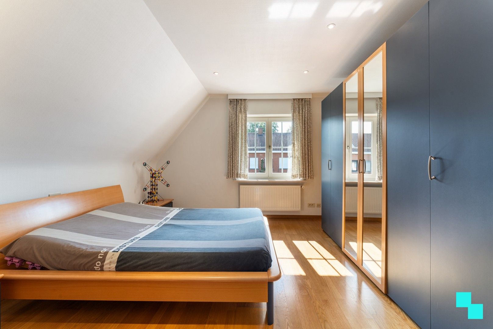 Instapklare villa met 4 slaapkamers, dubbele garage en prachtige tuin te Bosmolens - Izegem. foto 26
