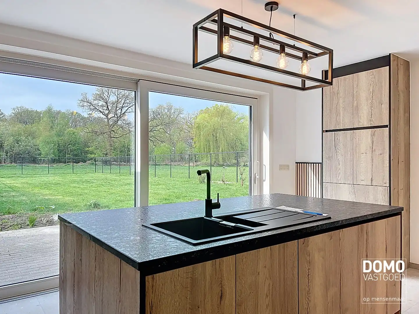 VOLLEDIG GERENOVEERDE WONING MET 3 SLAAPKAMERS EN ZUIDGERICHTE TUIN foto 5