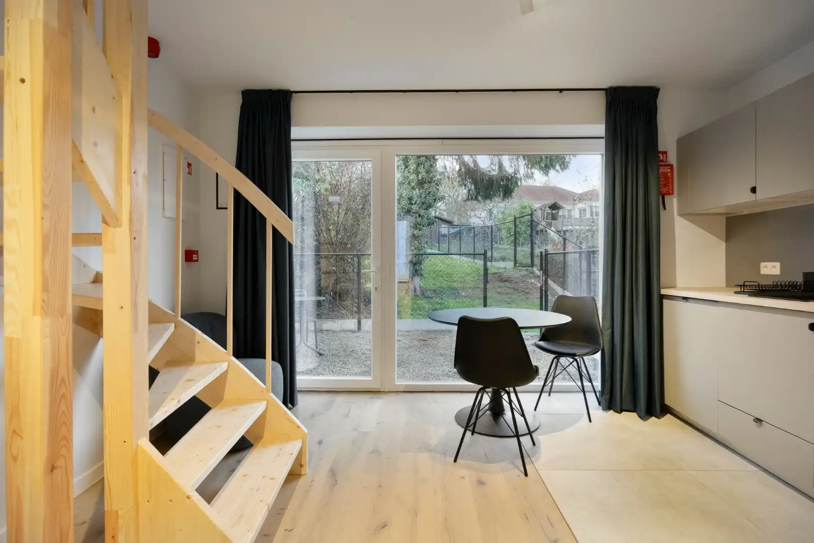 Totaal gerenoveerde en bemeubelde studio op gunstige ligging nabij Leuven  foto 5