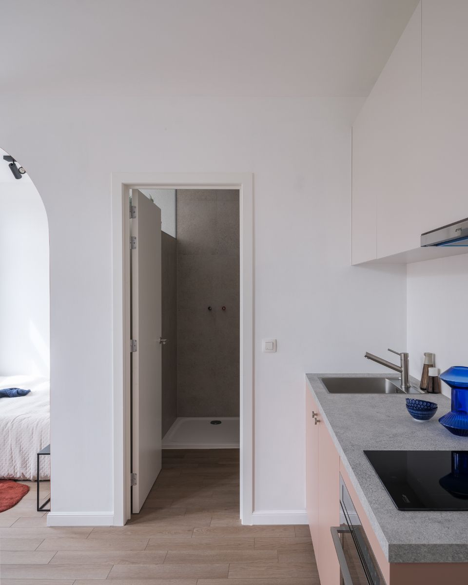 Lichtrijke gerenoveerde city flat te koop vlakbij centrum Gent foto 6