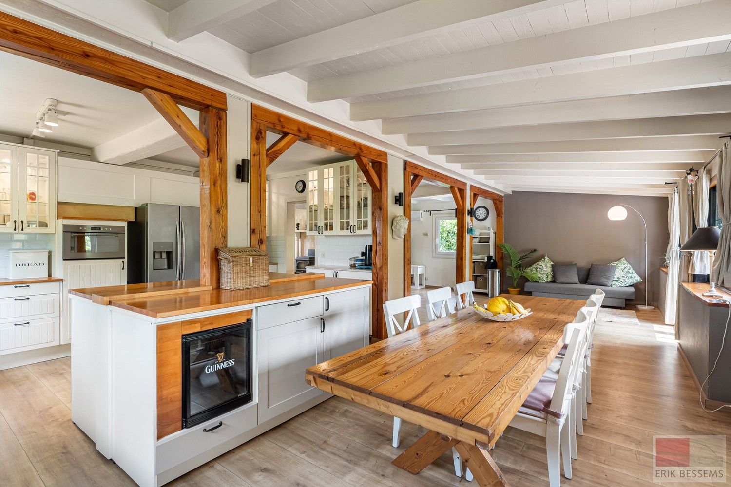 Prachtig gerenoveerde woning/landhuis (van 2011 t.e.m. 2025) gelegen op een ruim perceel van maar liefst circa 6000m2 foto 14