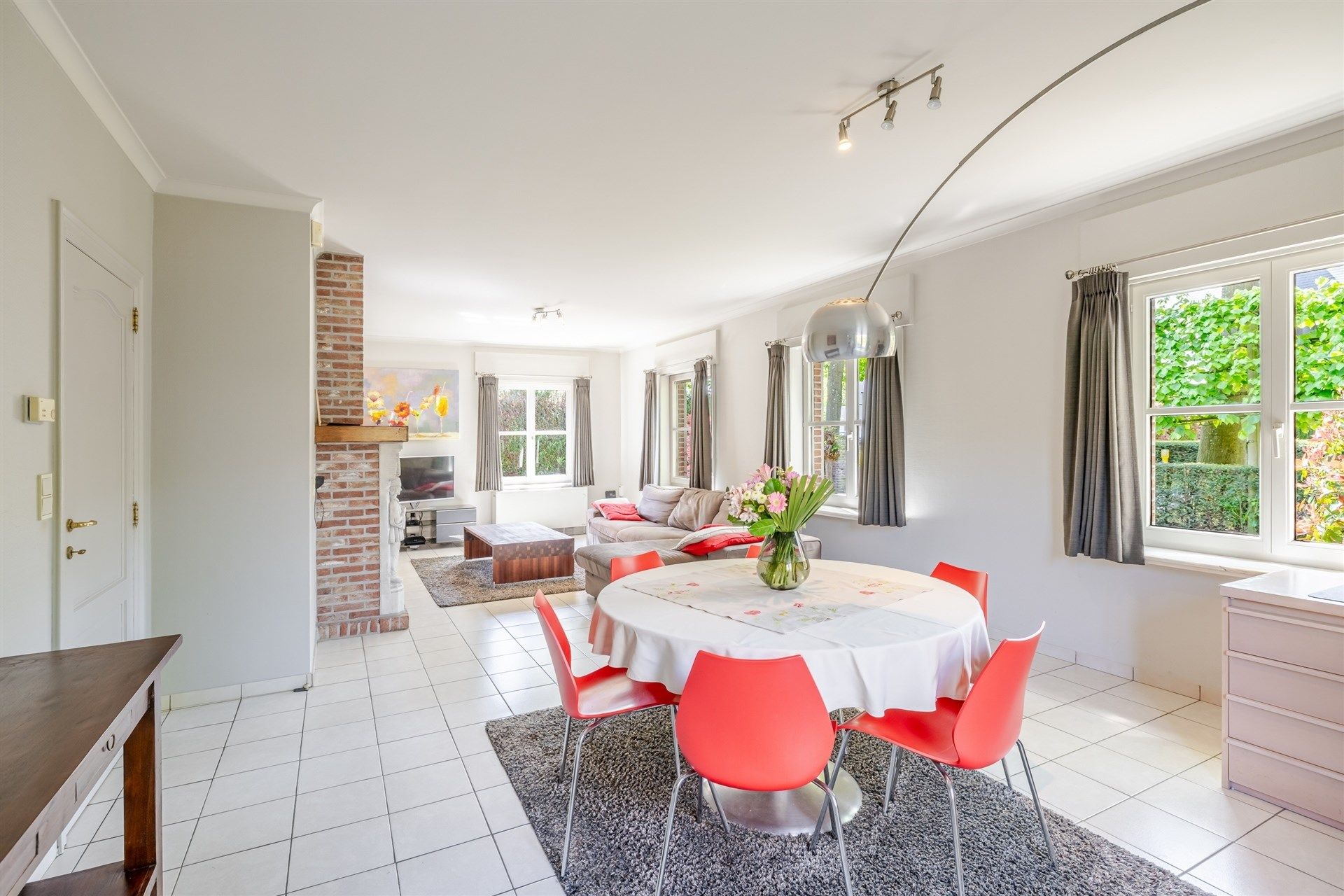Open bebouwing met zwembad en uitzicht in villawijk Slommerdonk foto 4