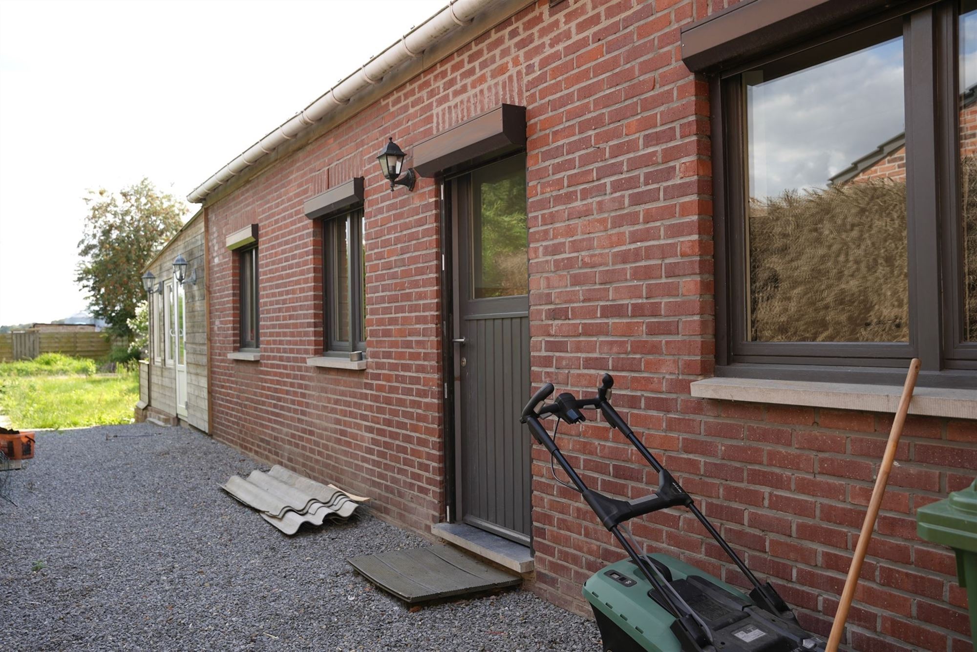 Halfopen bebouwing met 4 slaapkamers en ruime tuin foto 25