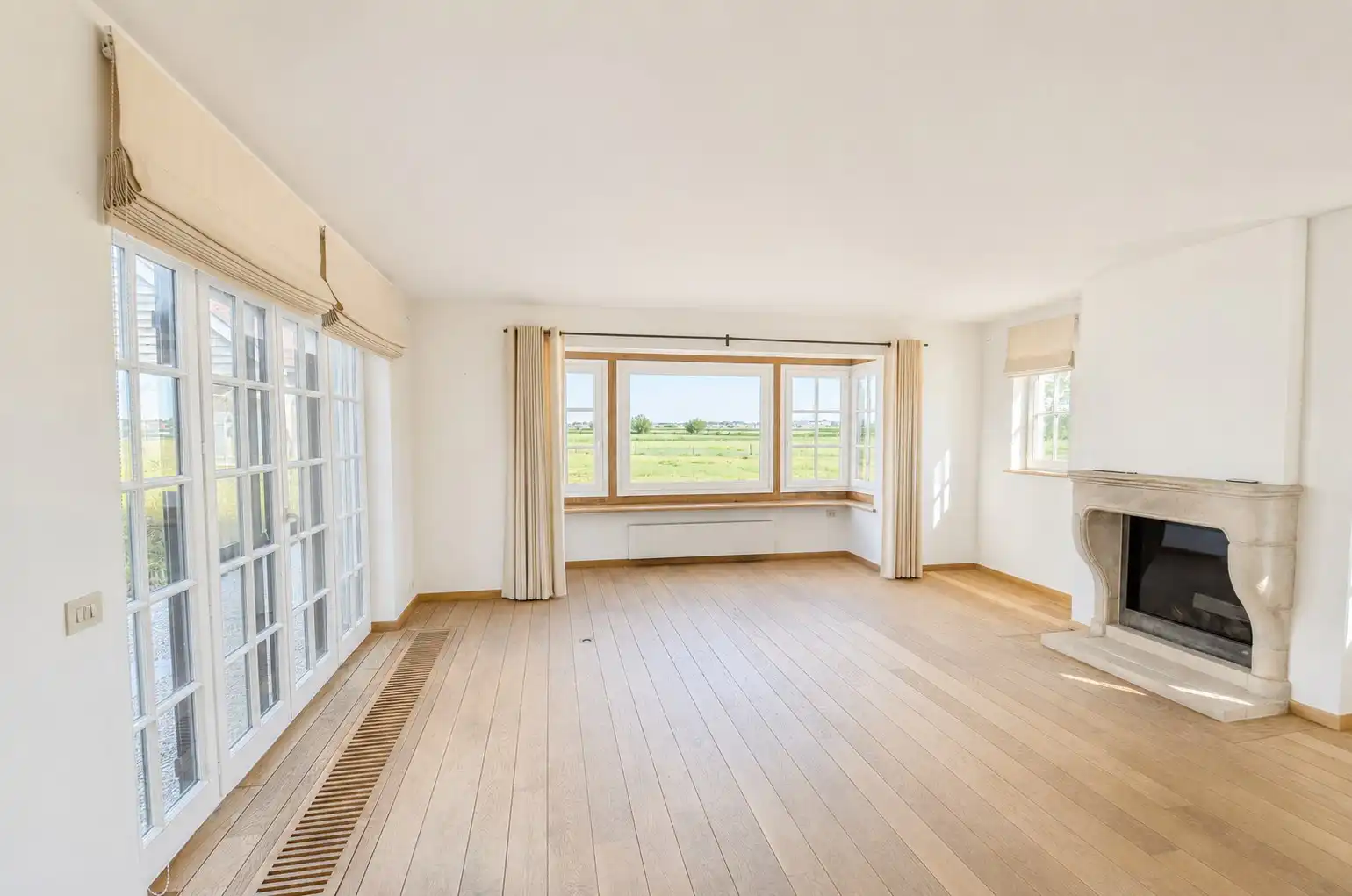 Tijdloze villa met uitzonderlijke vergezichten op een residentiële locatie. foto 21