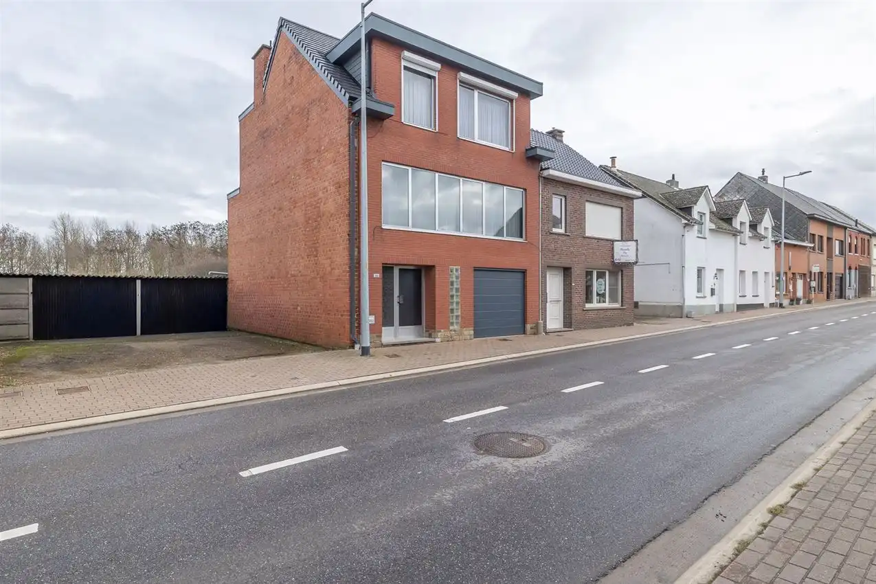 Verzorgde Bel-etage met 3slk en epc C.   foto {{pictureIndex}}