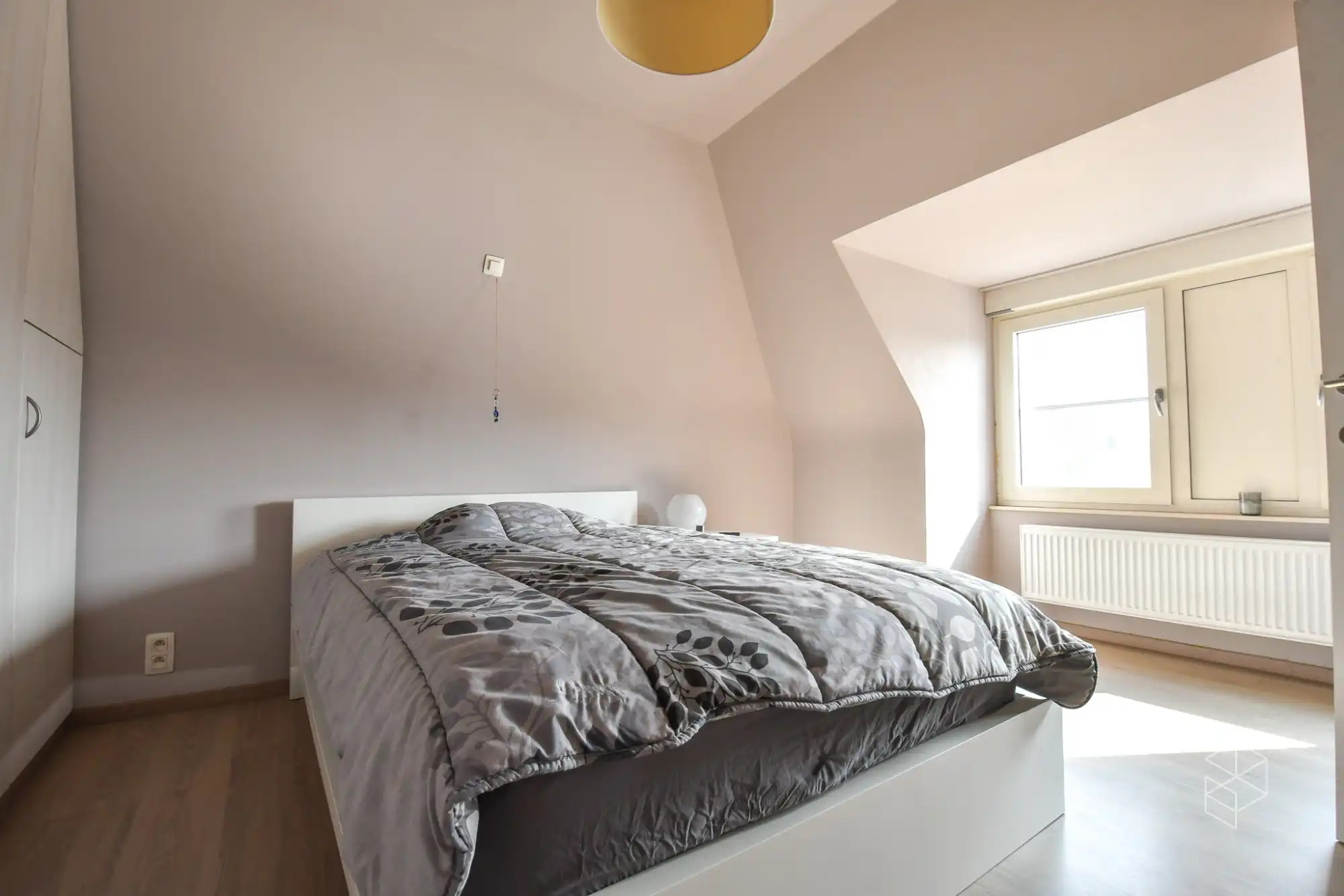 Grote woning met 4 slpk en grote tuin foto 14