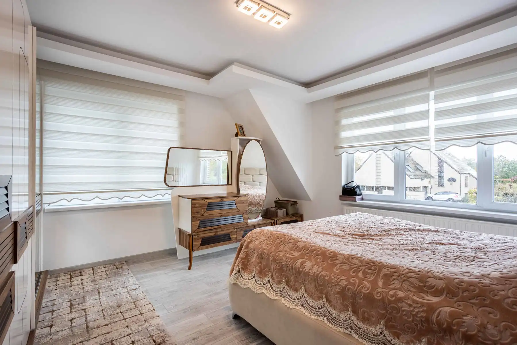 Instapklare HOB met 4 slaapkamers en tuin! foto 16