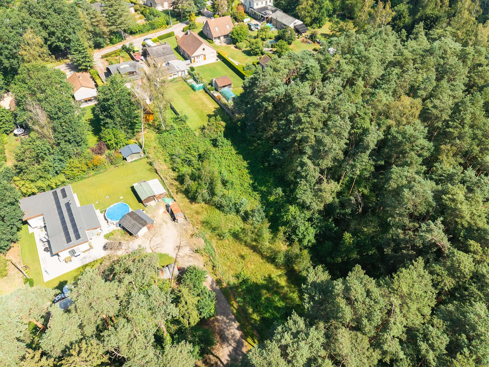 Bungalow op toplocatie met grote loods foto 23