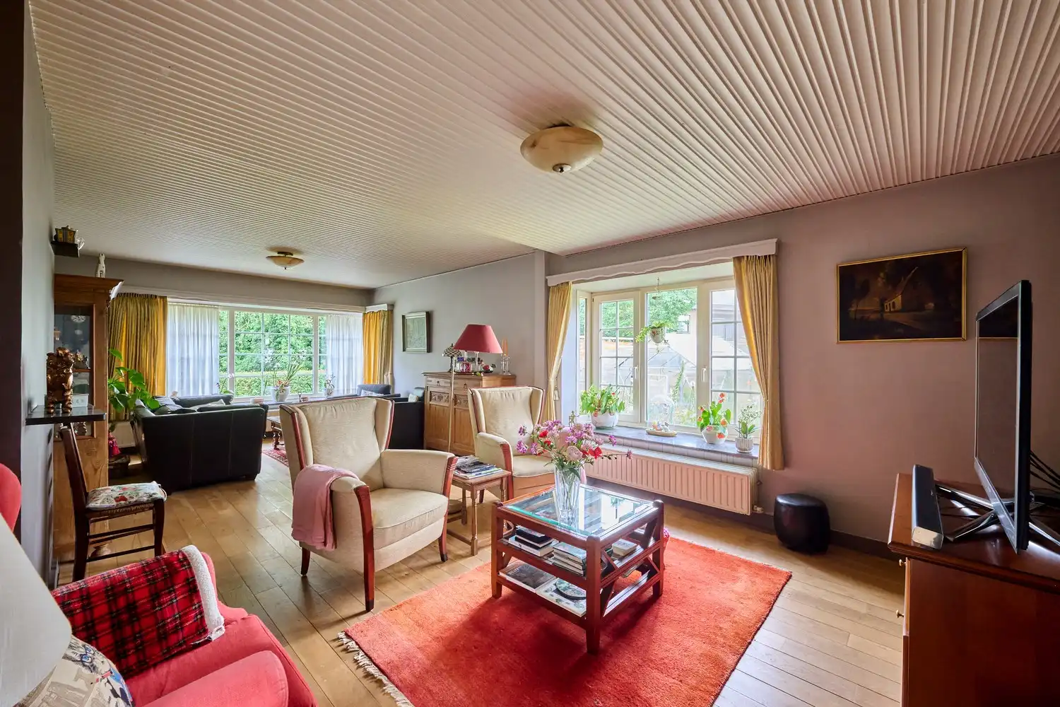 Vrijstaande karakteristieke woning met 4 slaapkamers gelegen op een fraai gelegen perceel foto 8