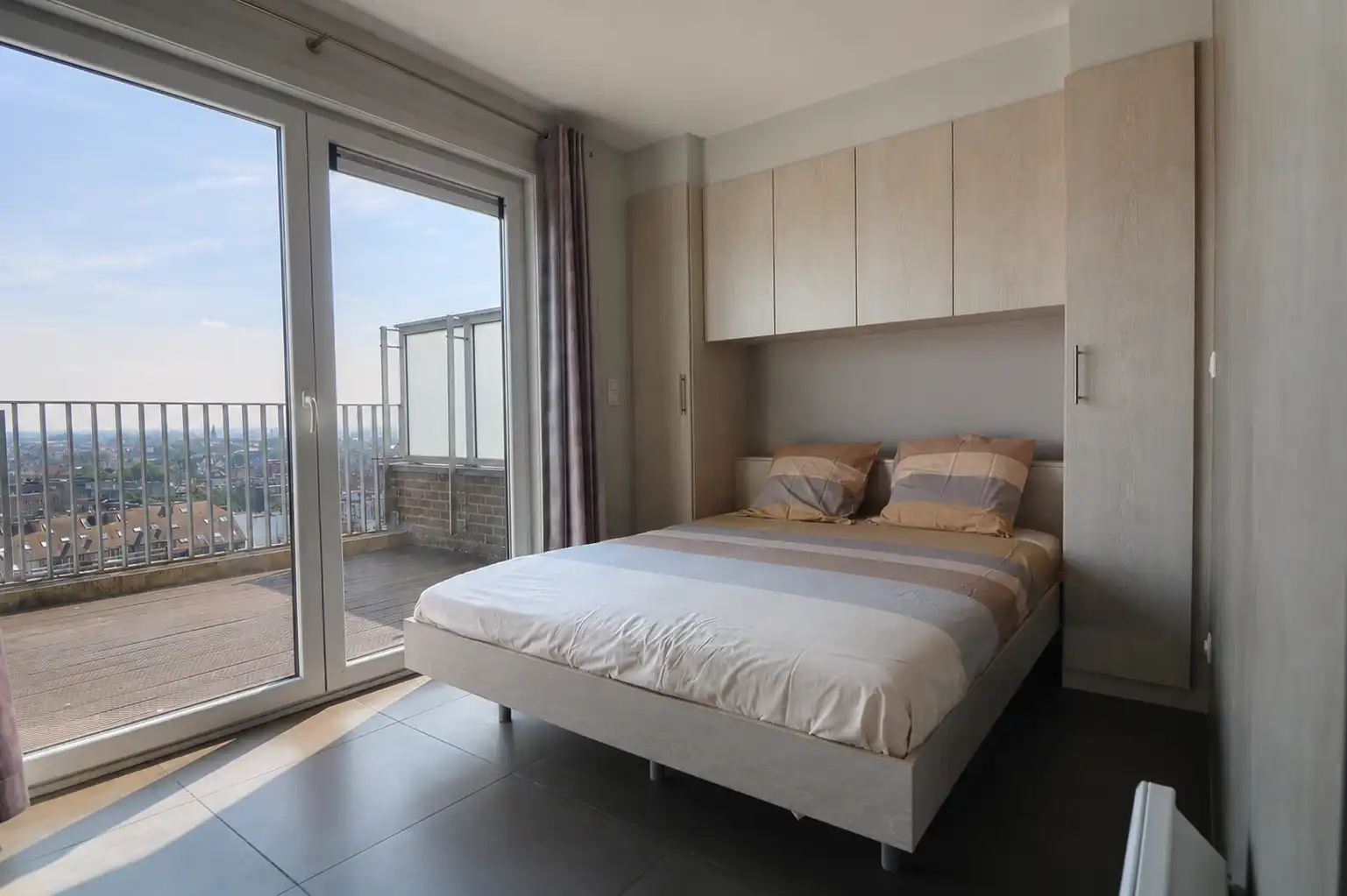 Recent dakappartement met 1 slaapkamer en 2 grote terrassen met prachtige uitzicht op zee, pier, duinen en hinterland. foto 2